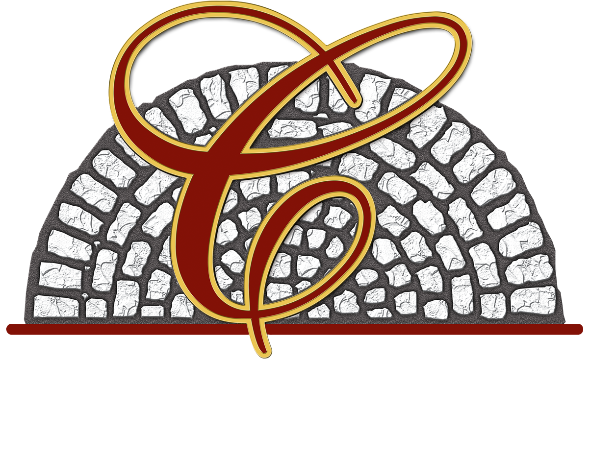 Cobblestone Homes 標誌 壁紙 — 一個大膽的標誌，在鵝卵石拱門上方有一個風格化的紅色和金色 'C'，下方有 'COBBLESTONE HOMES' 文字。