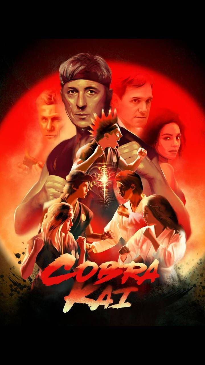 Cobra Kai 武術角色在火紅色背景前擺出戰鬥姿勢。