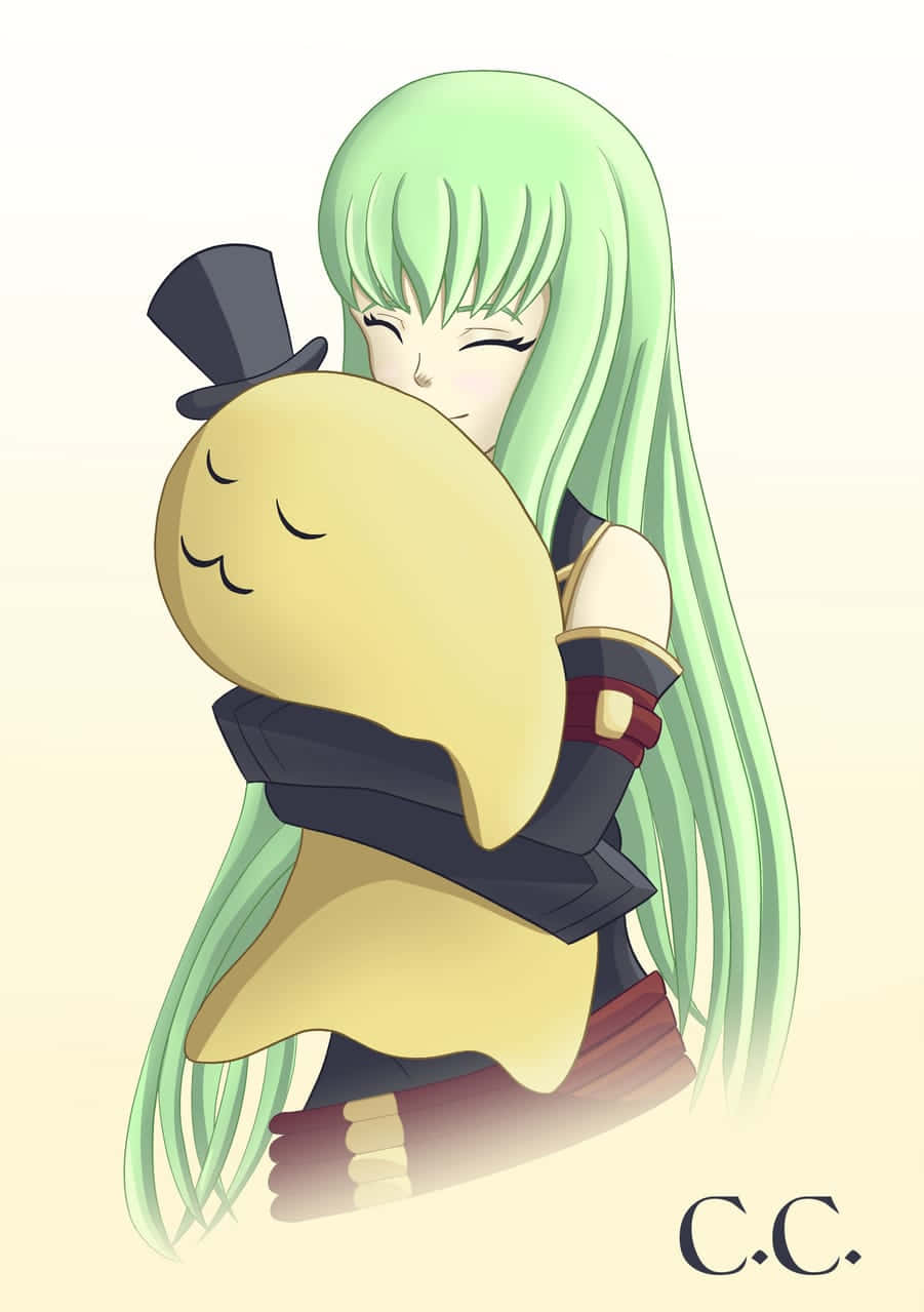Code Geass C.C擁抱起司昆圖 壁紙 — 一個綠髮動漫女孩擁抱一個戴著高帽的黃色毛絨生物，閉著眼睛，帶著溫柔的微笑。