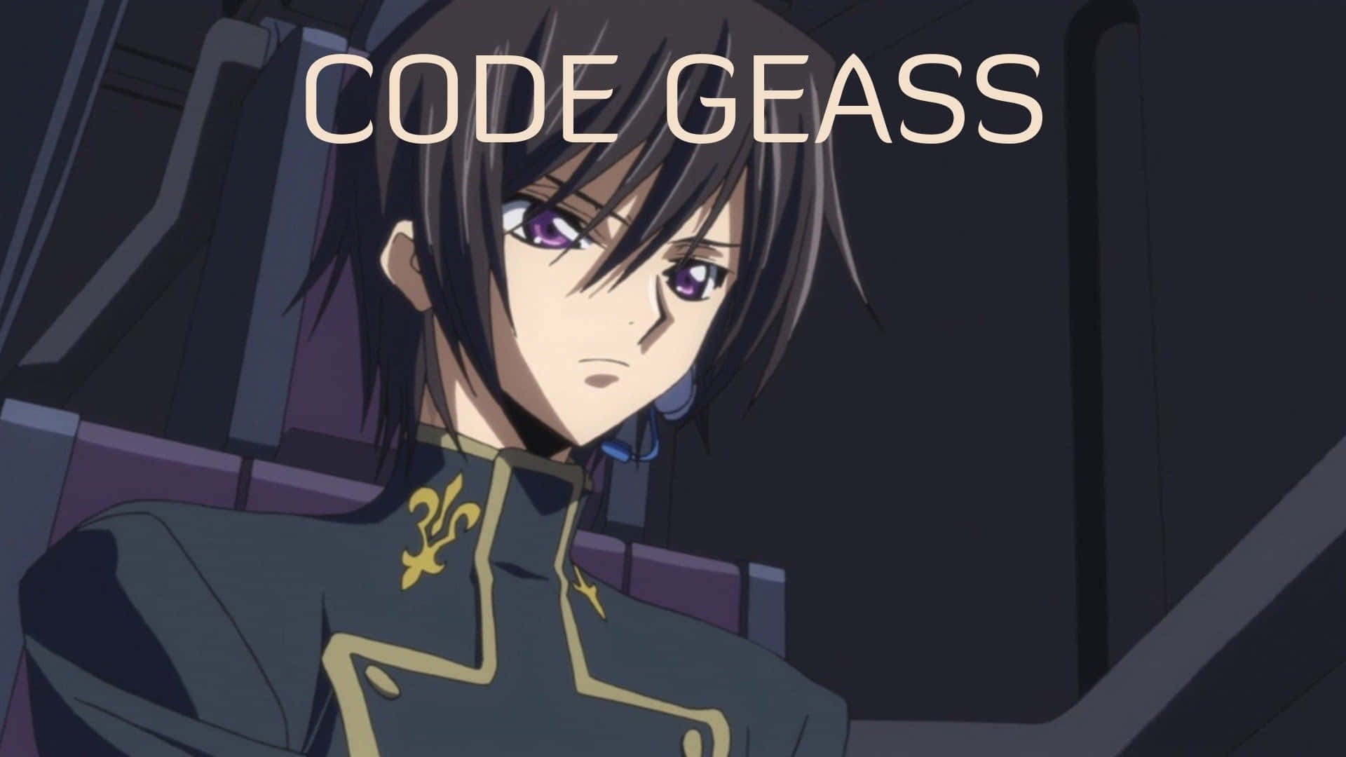 Code Geass Lelouch 黑色制服壁紙 壁紙 — 一個堅定的動漫角色，紫色眼睛和深色頭髮，坐在駕駛艙內，穿著帶有金色飾邊的軍裝。