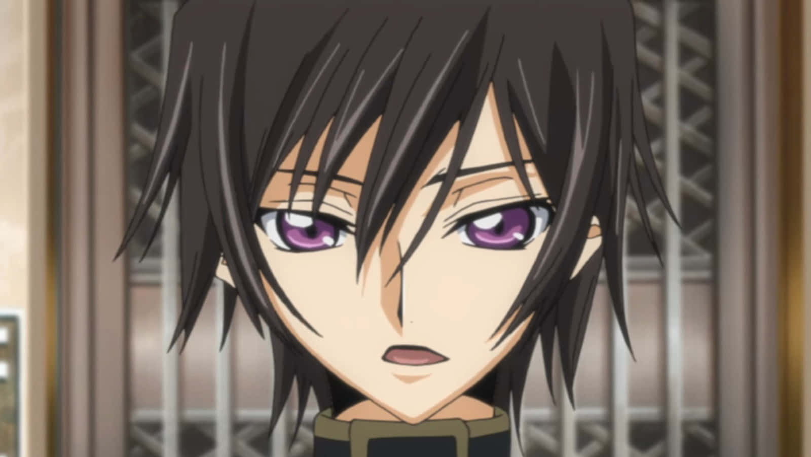 Code Geass 年輕Lelouch壁紙 壁紙 — 動畫角色的特寫，深色頭髮和強烈的紫色眼睛，直視觀眾。