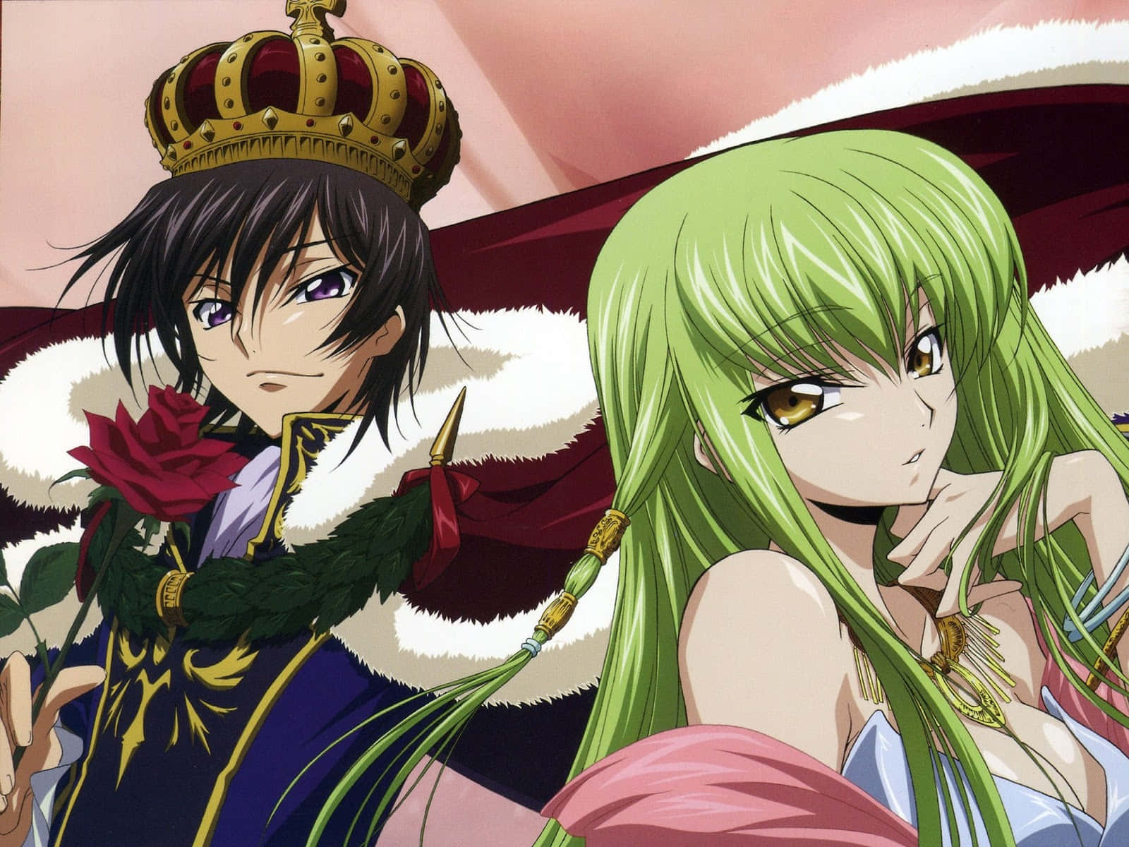 Code Geass 王子Lelouch與C.C壁紙 壁紙 — 一位威嚴的動畫王子戴著皇冠和玫瑰，站在一位綠髮公主旁邊，穿著華麗的服飾，背景是柔和的粉紅色。