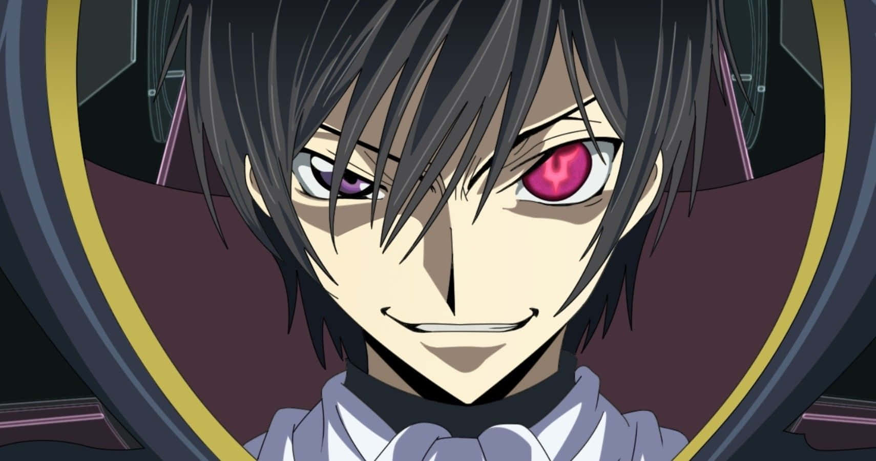 《Code Geass》魯路修紫紅雙眸圖像 壁紙 — 動漫角色特寫，黑髮，紫粉異色瞳，露出詭異笑容。