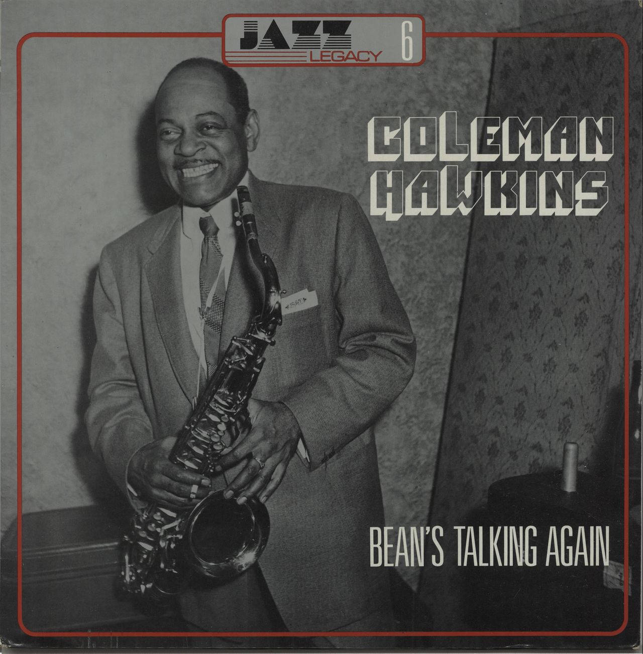 Coleman Hawkins《Beans Talking Again》專輯封面 壁紙 — 微笑的爵士樂傳奇Coleman Hawkins在復古專輯封面肖像中拿著他的薩克斯風。
