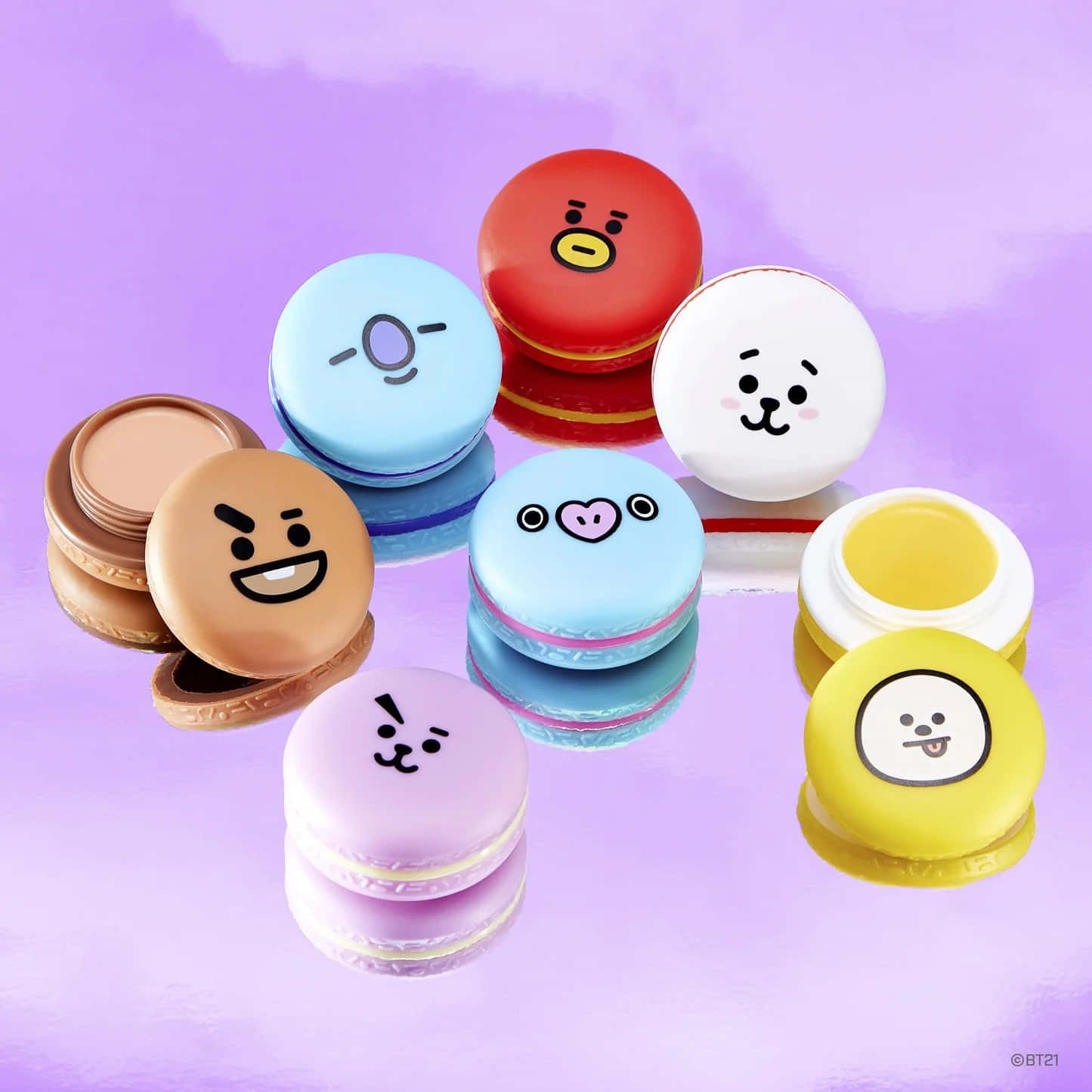以BT21角色為主題的化妝品，造型像色彩繽紛的馬卡龍。