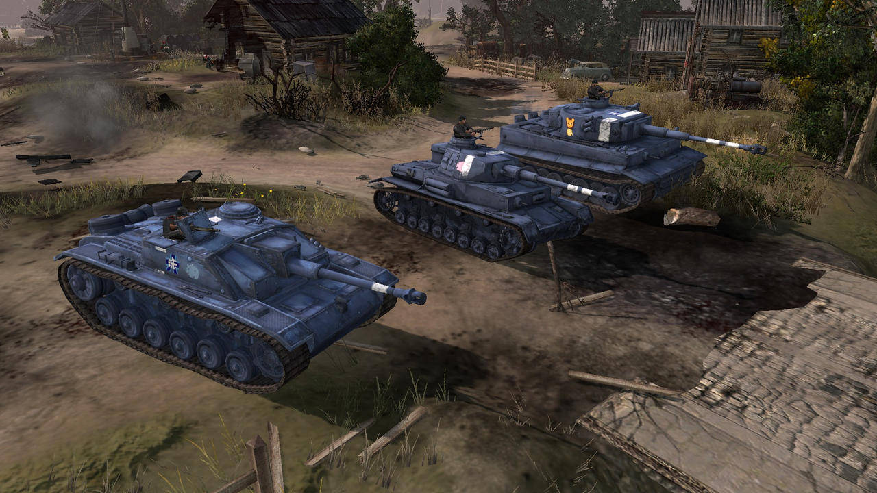Company of Heroes 2 藍色坦克 壁紙 — 兩輛風化的藍色坦克閒置在鄉村戰場上，附近有木柵欄和升起的煙霧。