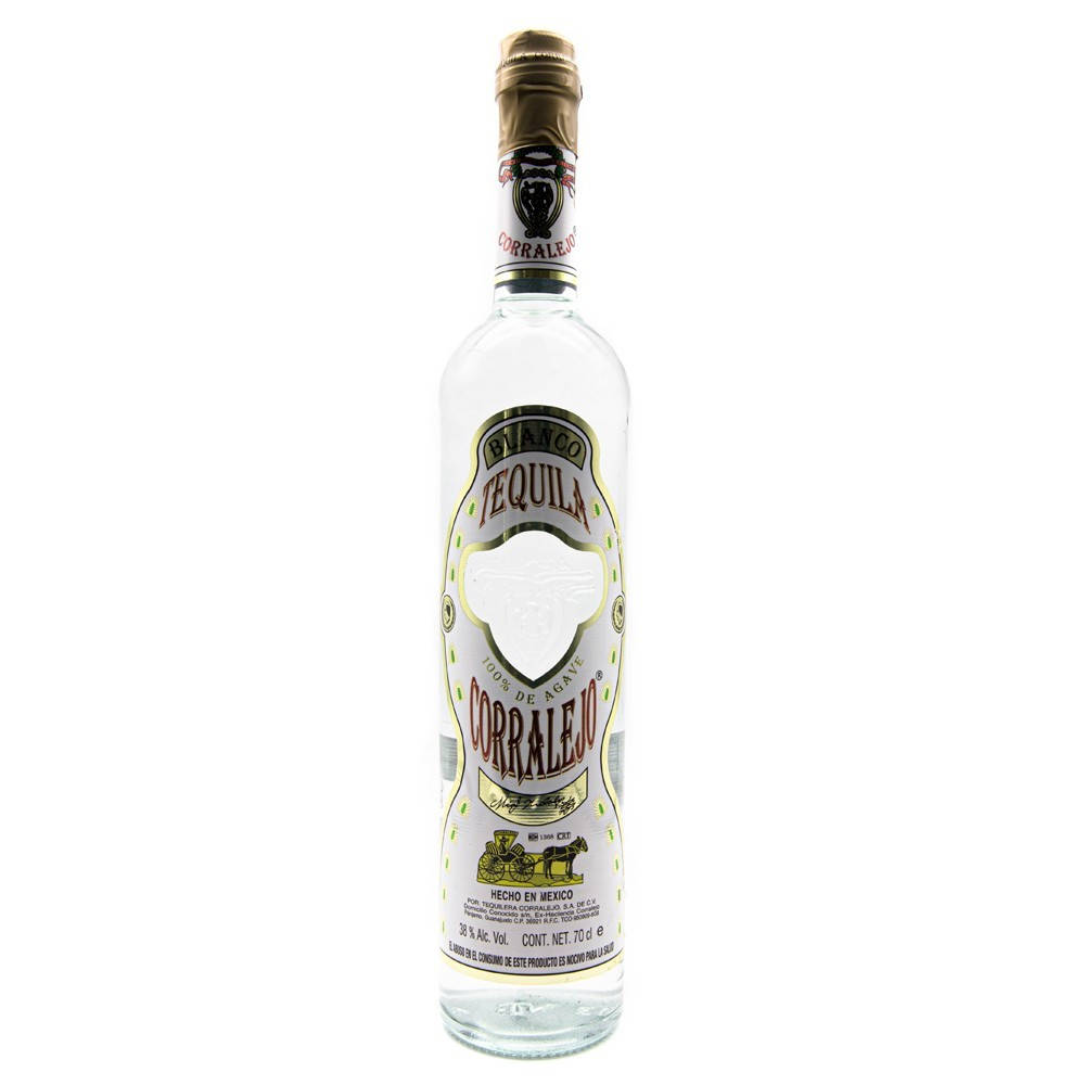 一瓶帶有金色蓋子和詳細標籤的Corralejo Blanco Tequila。