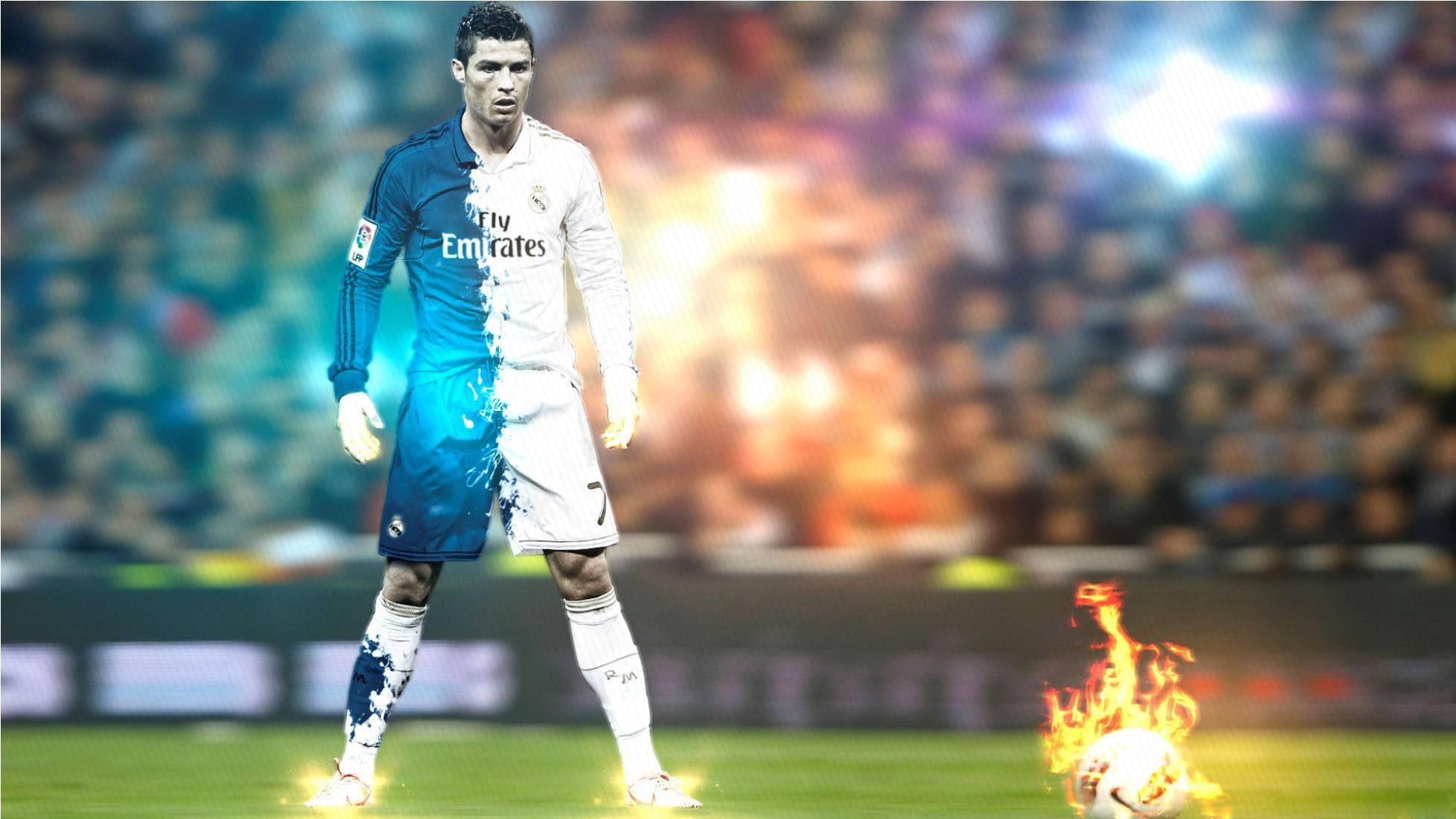 CR7 火焰足球賽 壁紙 — 足球員基斯坦奴·朗拿度站在球場上，腳下有一個燃燒的足球，在明亮的球場燈光下。