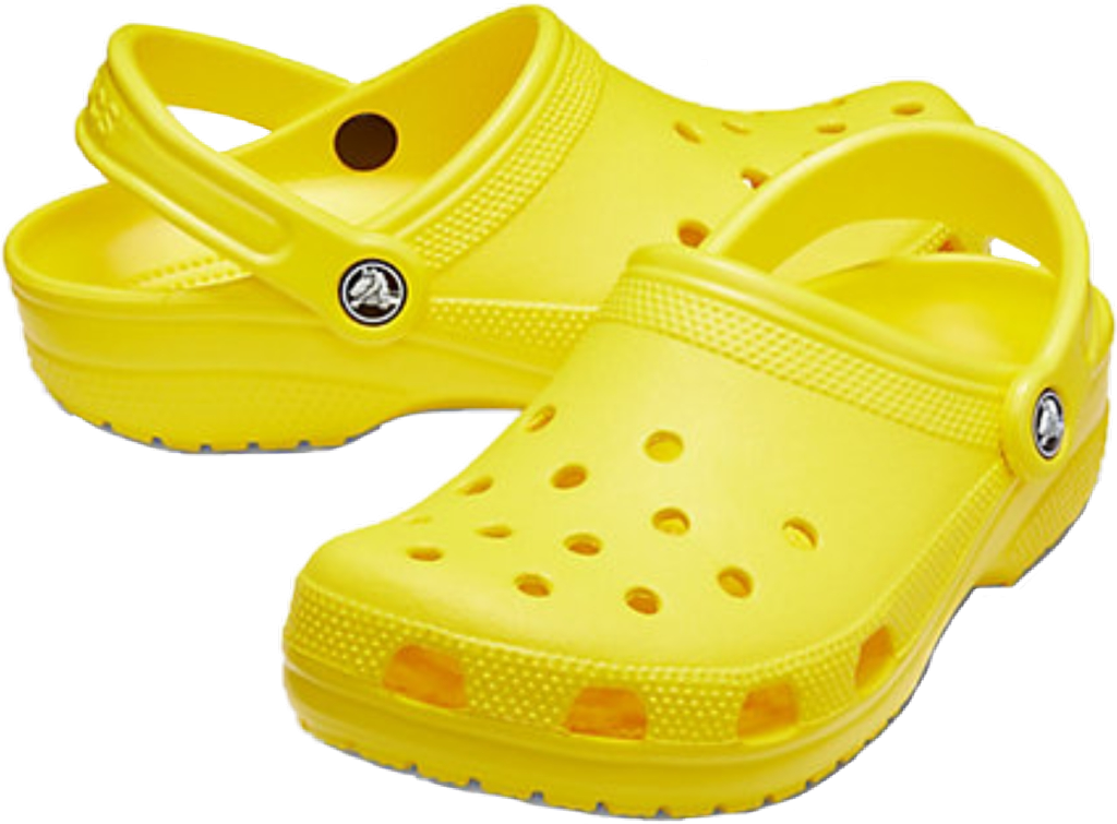 黃色Crocs涼鞋產品照片 壁紙 — 一對亮黃色木屐，帶有經典穿孔和品牌標誌，置於純白背景上。