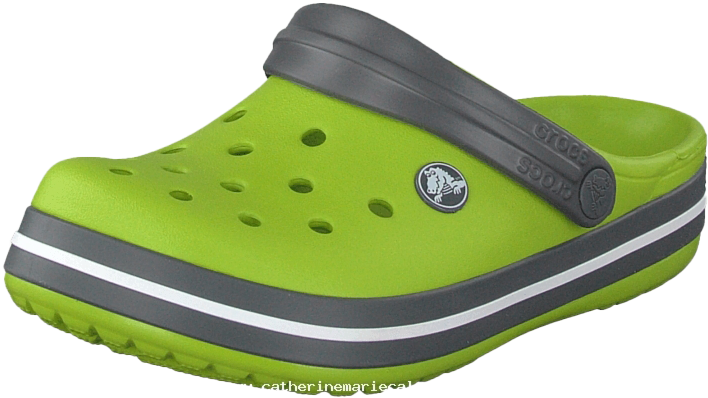 綠色Crocs涼鞋側視圖 壁紙 — 一雙鮮亮青檸綠色的 Croc 木屐，配有灰色帶子和白色條紋，背景為黑色。