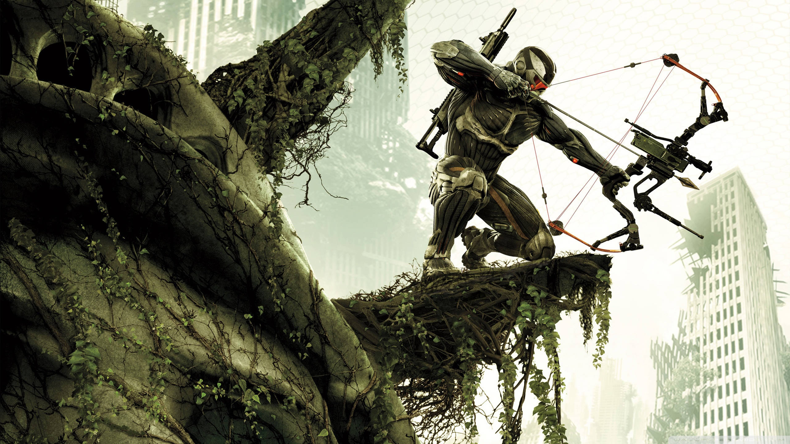 Crysis 3 登上自由女神像 壁紙 — 一位身穿裝甲裝備的未來戰士，在藤蔓覆蓋的廢墟上拉開高科技弓，背景是破敗的城市景觀。