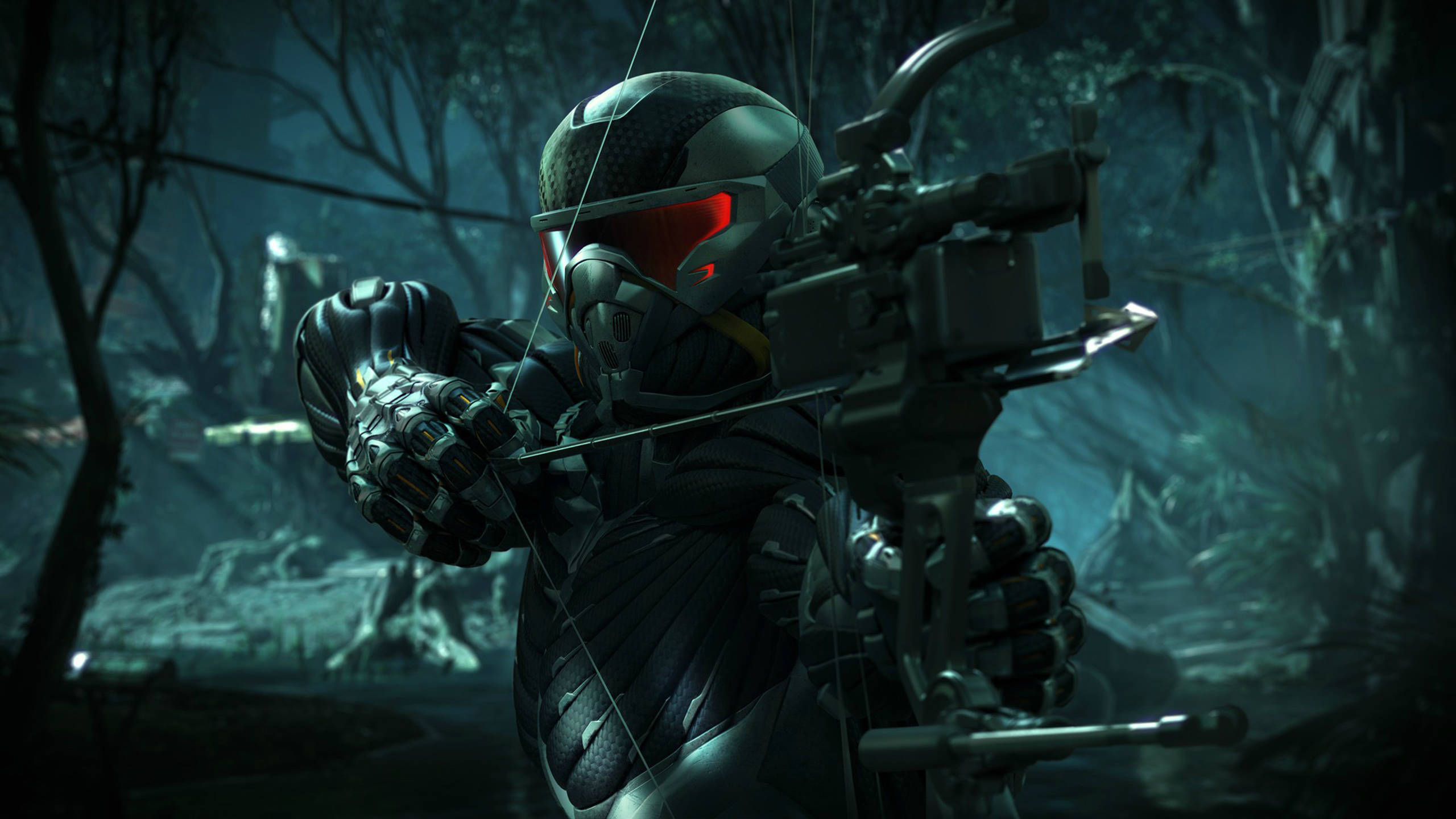 Crysis 3 預言者夜戰 壁紙 — 一名身穿暗色盔甲、配備紅色發光面罩的未來戰士，在夜間霧氣瀰漫的森林中拉開高科技弓箭。
