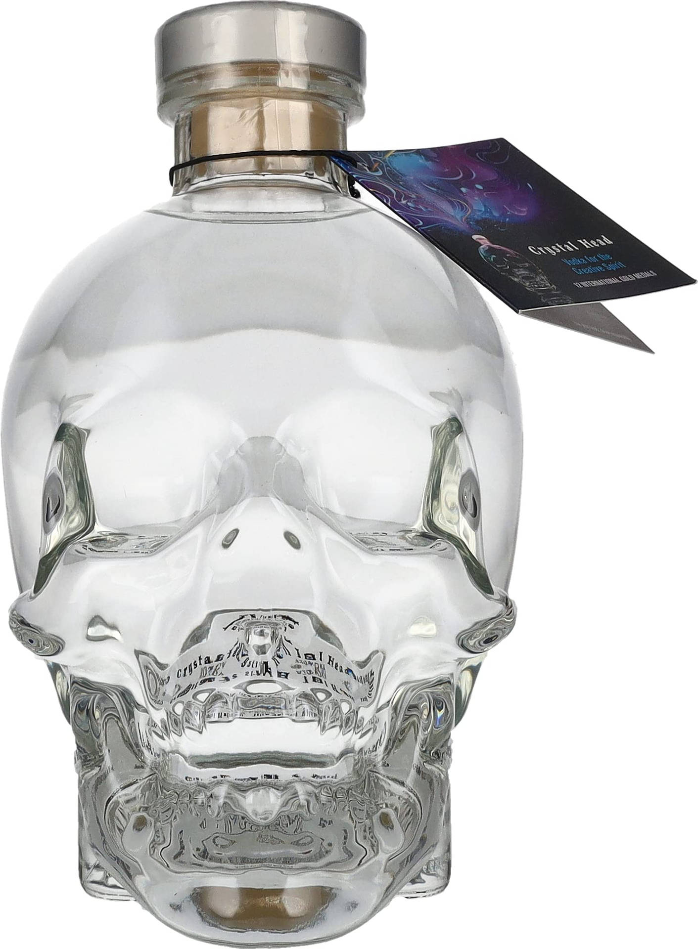Crystal Head伏特加酒瓶，形狀像骷髏，帶有銀色瓶蓋和宇宙標籤。
