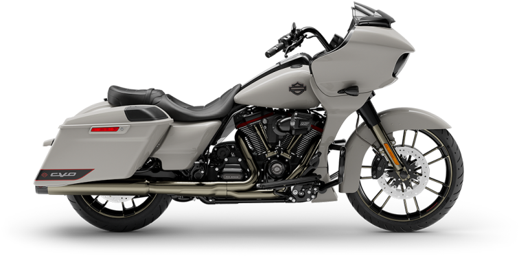 哈雷戴維森CVO型號側面圖 壁紙 — 一輛時尚的銀色Harley-Davidson CVO電單車，帶有黑色點綴和鍍鉻細節，在黑色背景上以側面展示。