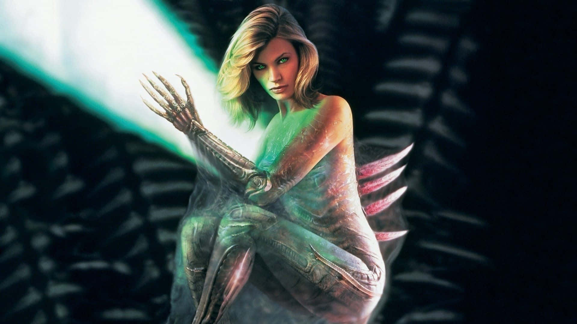 Natasha Henstridge 桌布 壁紙 — 一位擁有發光綠色能量和機械翅膀的生化女性，站在深色紋理背景前。