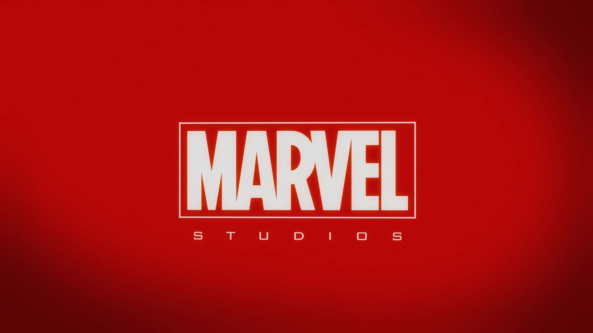 白色Marvel Studios標誌在紅色漸變背景上