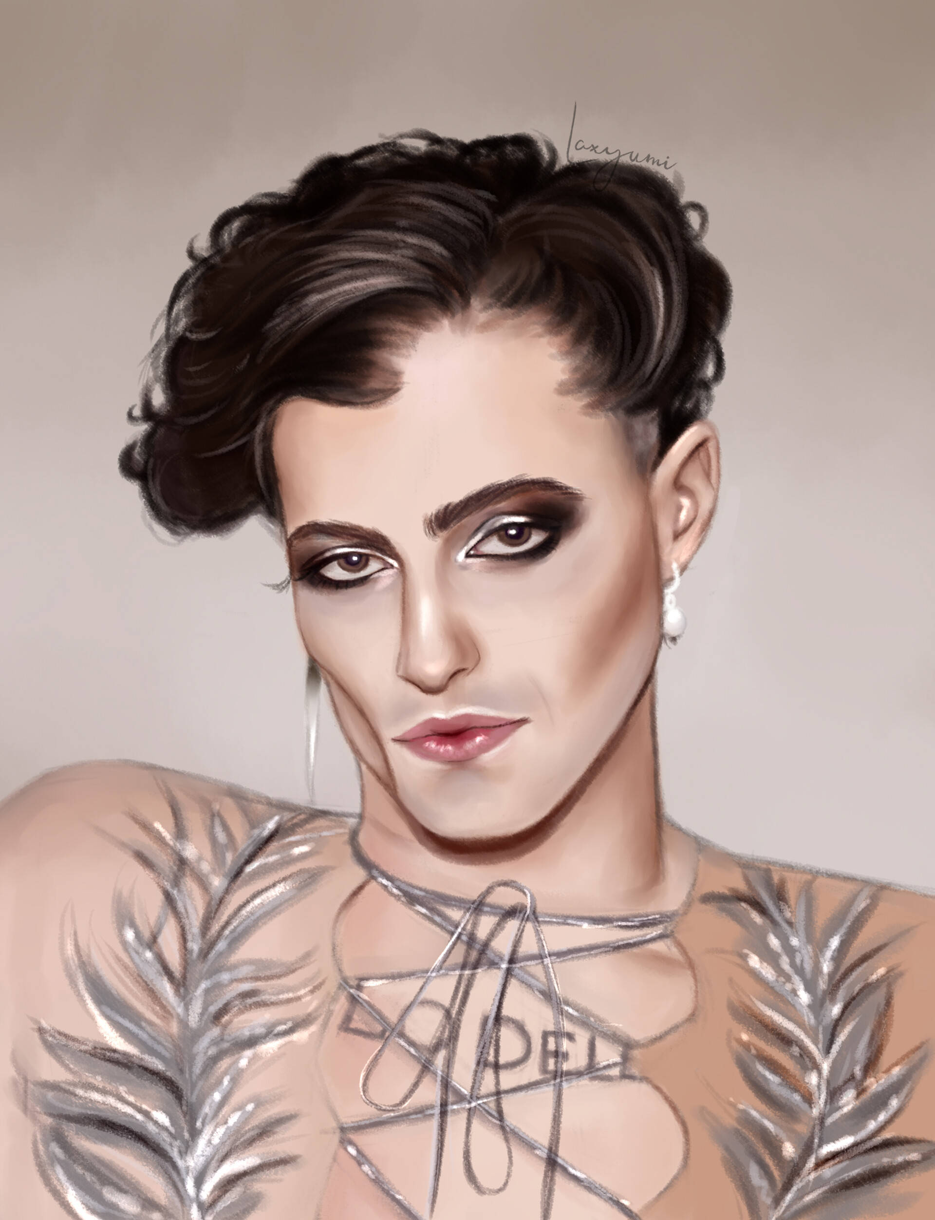 Damiano David 的甜美臉龐數位插畫 壁紙 — 一個風格化的數碼肖像，人物擁有深色頭髮和戲劇性化妝，佩戴銀色葉片和幾何身體藝術。