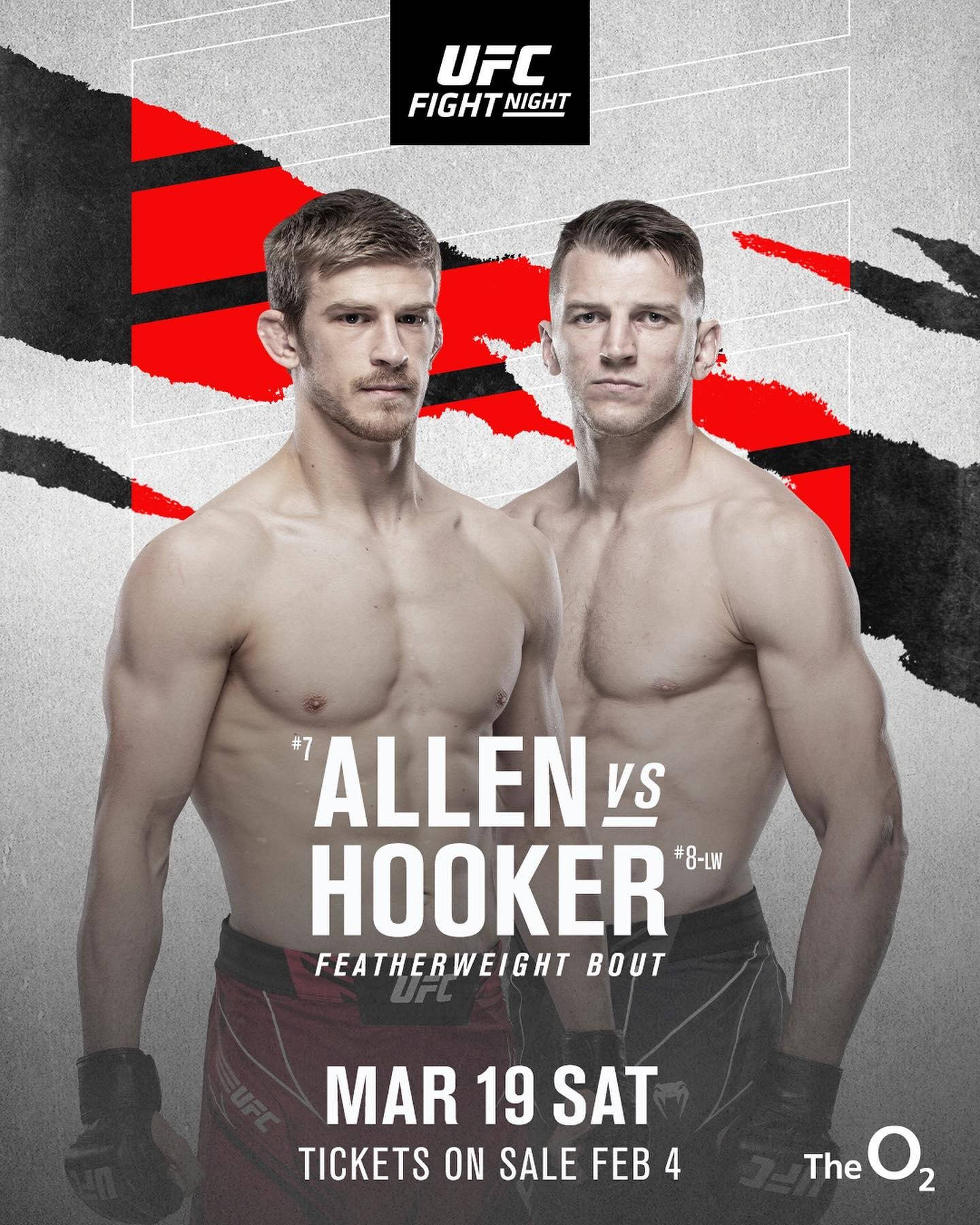 Dan Hooker And Arnold Allen Fight 壁紙 — 兩名肌肉發達的UFC拳手在一個大膽的紅、黑、灰圖形背景前凝視，宣傳他們的羽量級比賽。