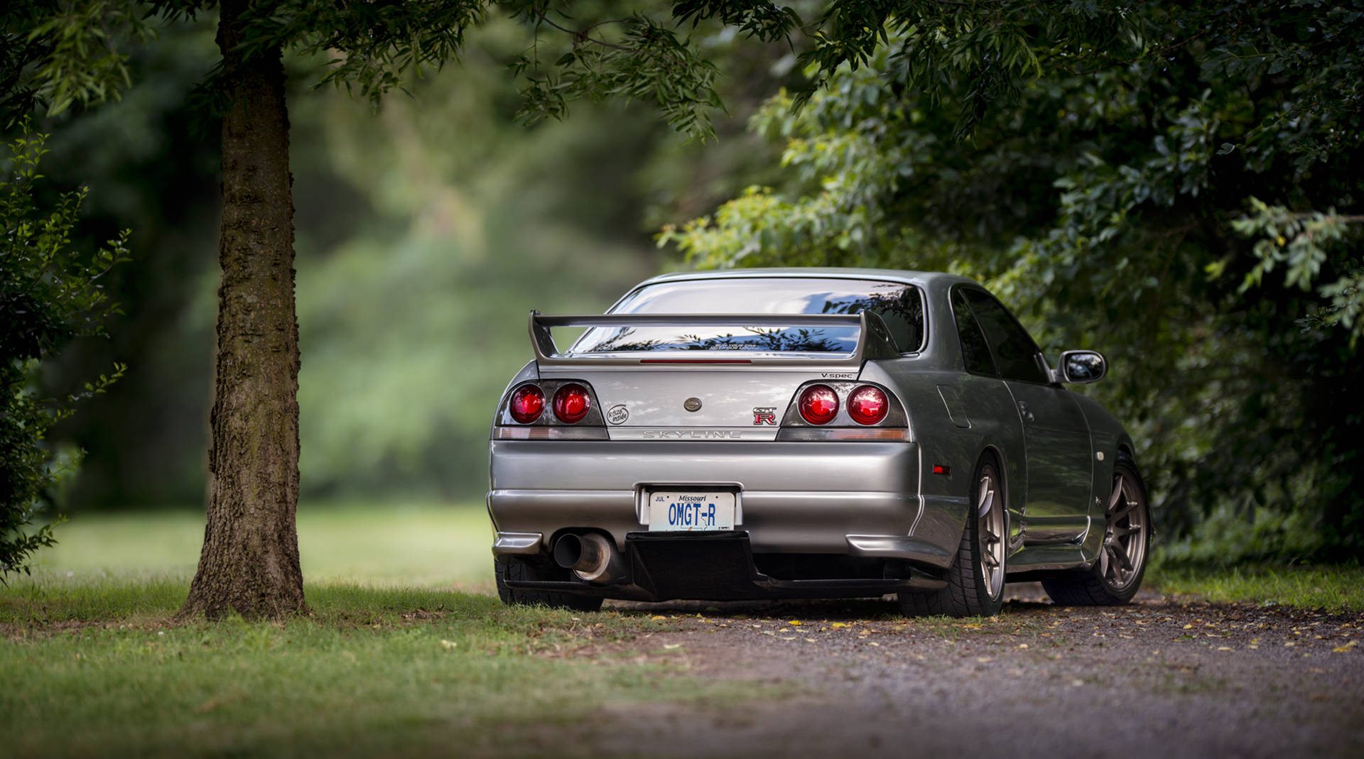 深灰色日產Skyline GTR R33壁紙