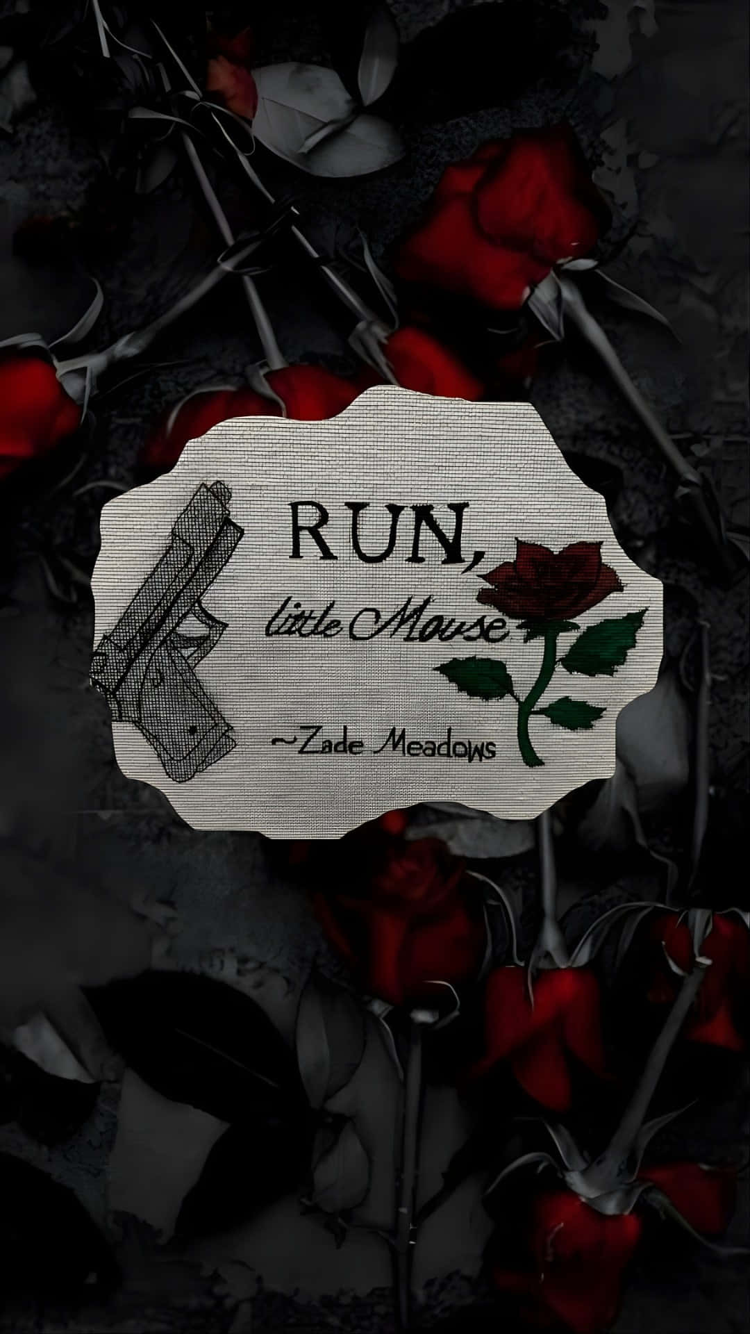  壁紙 — Zade Meadows 創作的深色壁紙，帶有紅玫瑰和手槍插圖，圍繞著一句話：'RUN, little Mouse'。