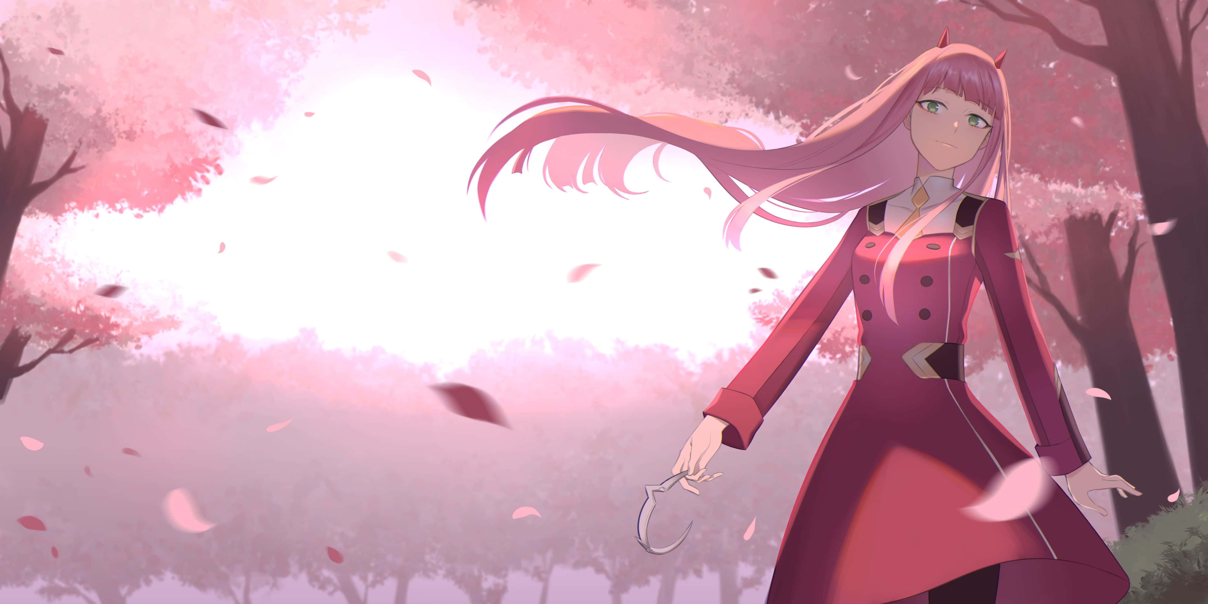 《Darling in the FranXX》中的英雄二人組：Zero Two 與 Hiro 壁紙 — 一位粉紅色頭髮的動漫女孩穿著紅色外套，站在柔和的粉紅色天空下，櫻花飄落之中。