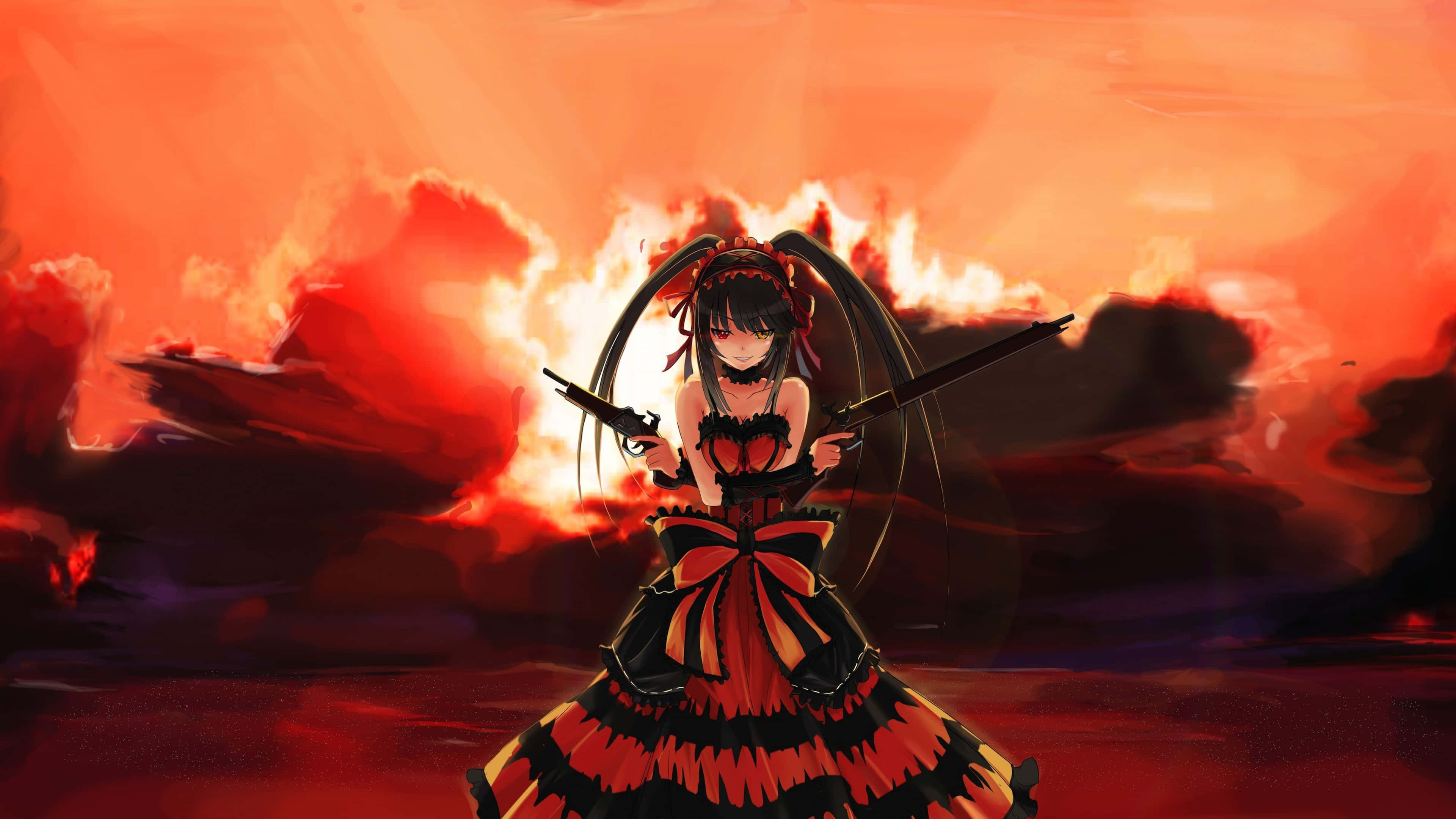 與心愛之人共度美好時光，盡享《Date A Live》 壁紙 — 一位黑髮動漫女孩穿著紅黑連衣裙，在帶有戲劇性雲朵的熾熱橙紅色天空下手持兩把手槍。