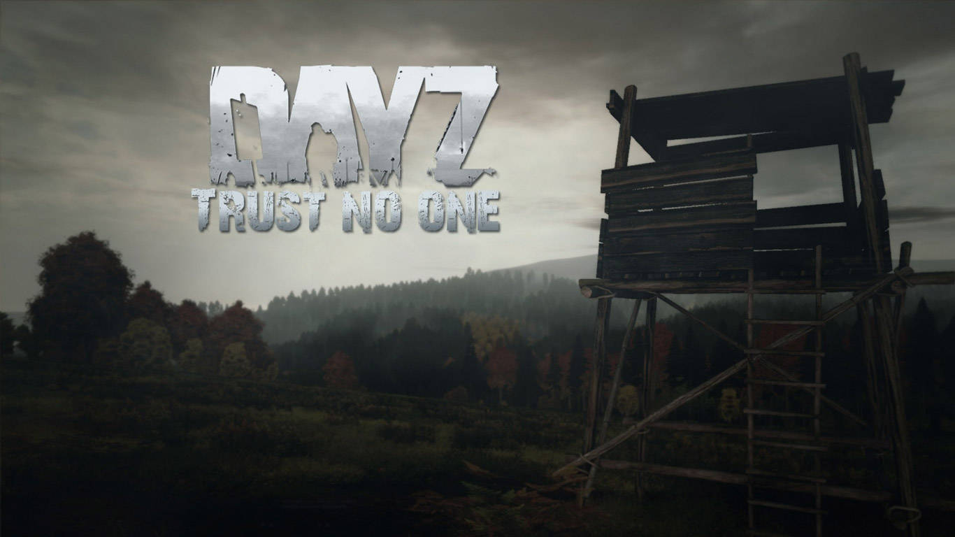《DayZ》勿信任何人 壁紙 — 一座風化的木製瞭望塔矗立在迷霧森林中，陰沉天空下，遊戲標題 DayZ Trust No One 醒目地展示。