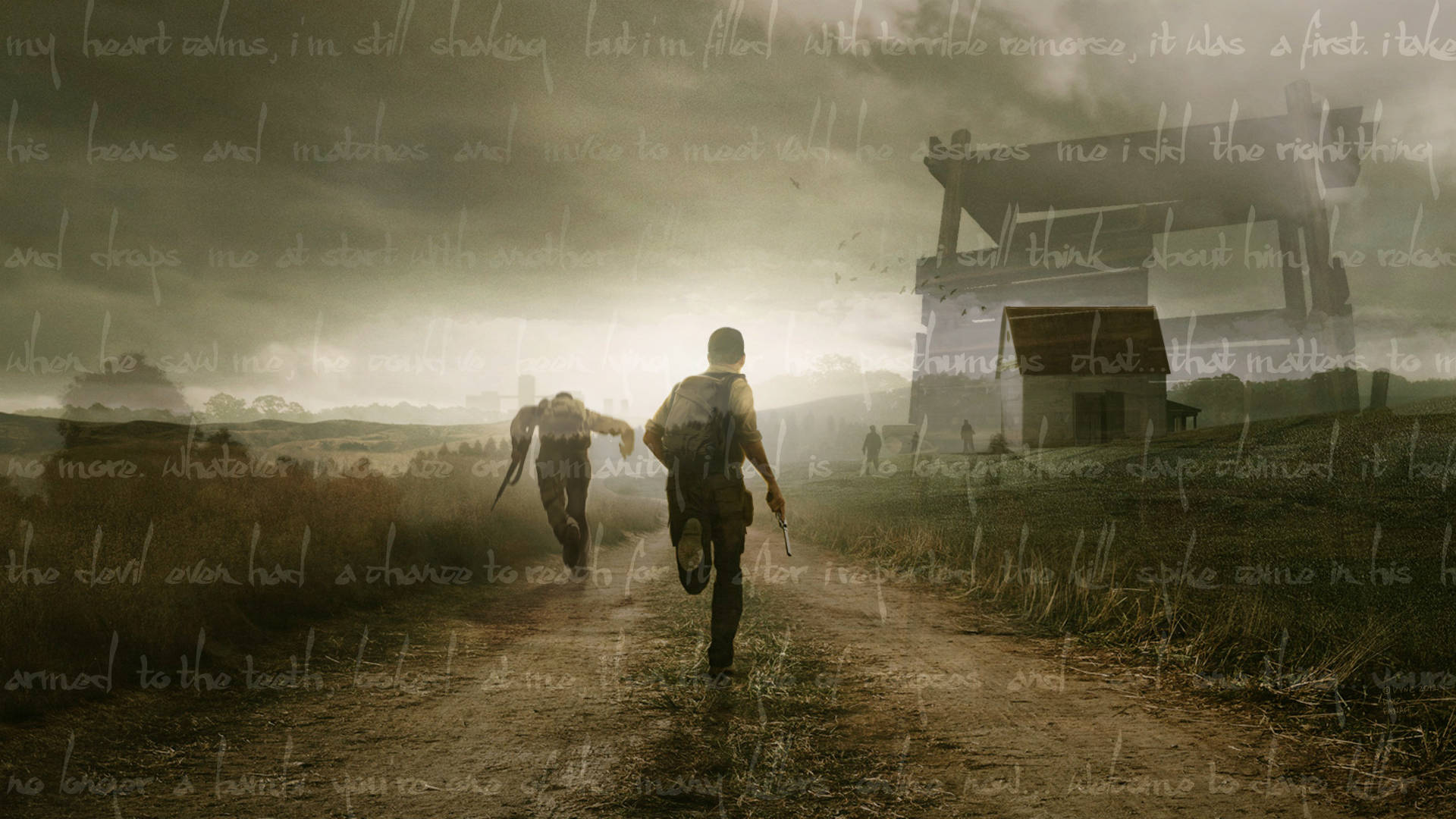 DayZ 字母疊加畫面 壁紙 — 兩個身影穿過霧氣瀰漫的鄉間田野，奔向一座破舊的農舍，天空風雨交加，並帶有鬼魅般的文字疊加。