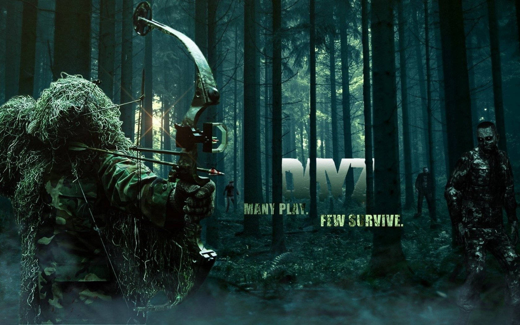 DayZ 森林迷彩士兵 壁紙 — 一名穿著吉利服的獵人在迷霧森林中用複合弓瞄準逼近的殭屍。