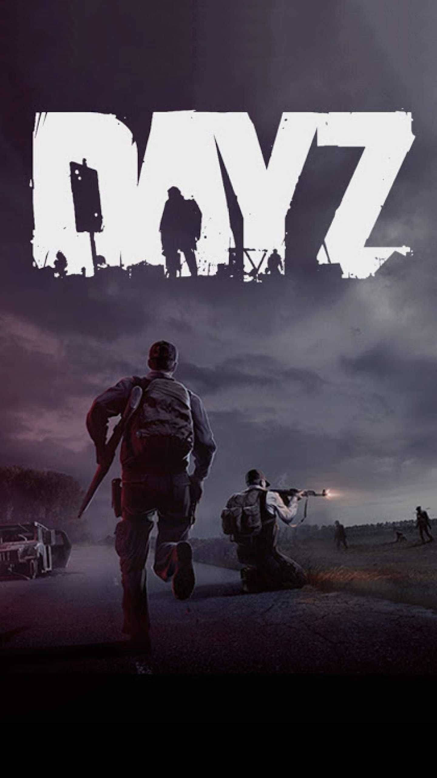 DayZ 遊戲末日生存海報 壁紙 — 剪影般的倖存者在暴風雨的天空下跑過荒涼的道路，遠處傳來槍聲。