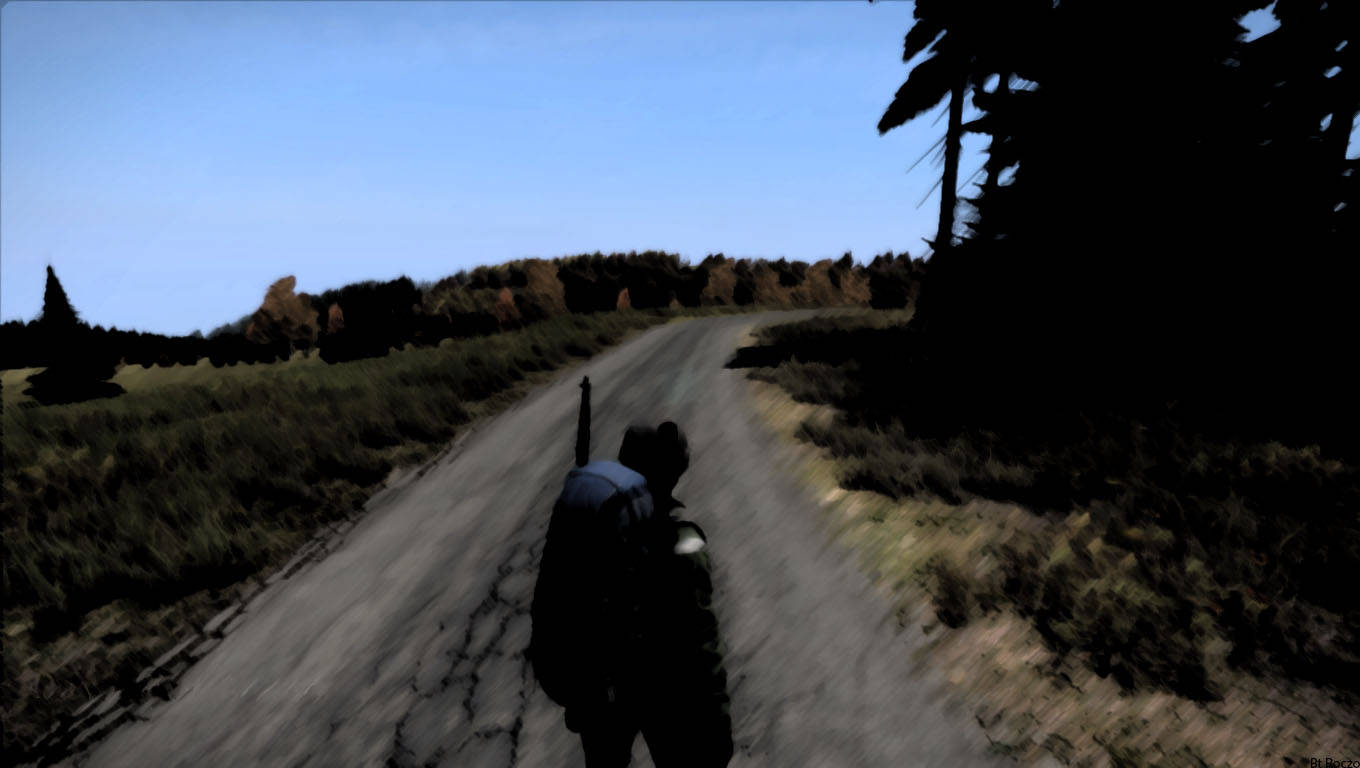DayZ空曠道路上的男子 壁紙 — 一個孤獨的身影背著背包，在晴朗的藍天下沿著蜿蜒的泥土路穿過樹木繁茂的山坡。