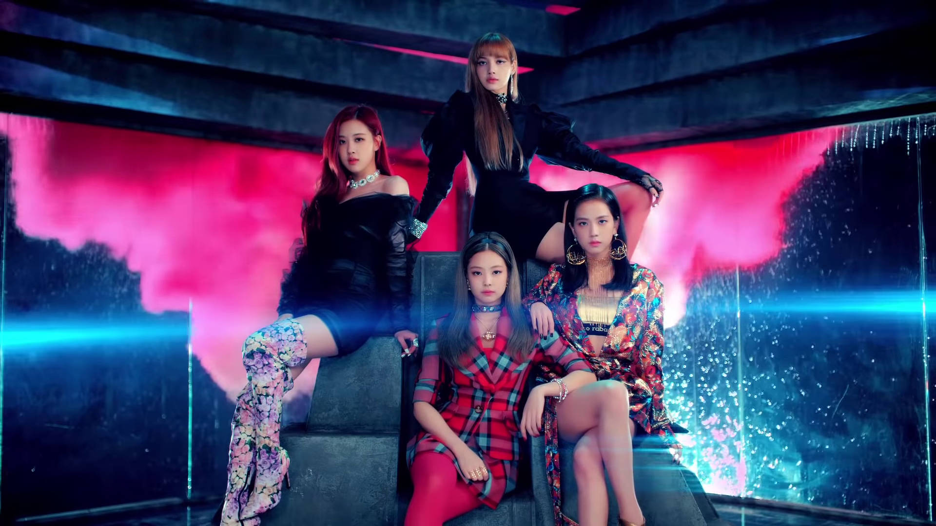 《DDU-DU DDU-DU》MV 中 BLACKPINK 成員如女王般坐姿壁紙