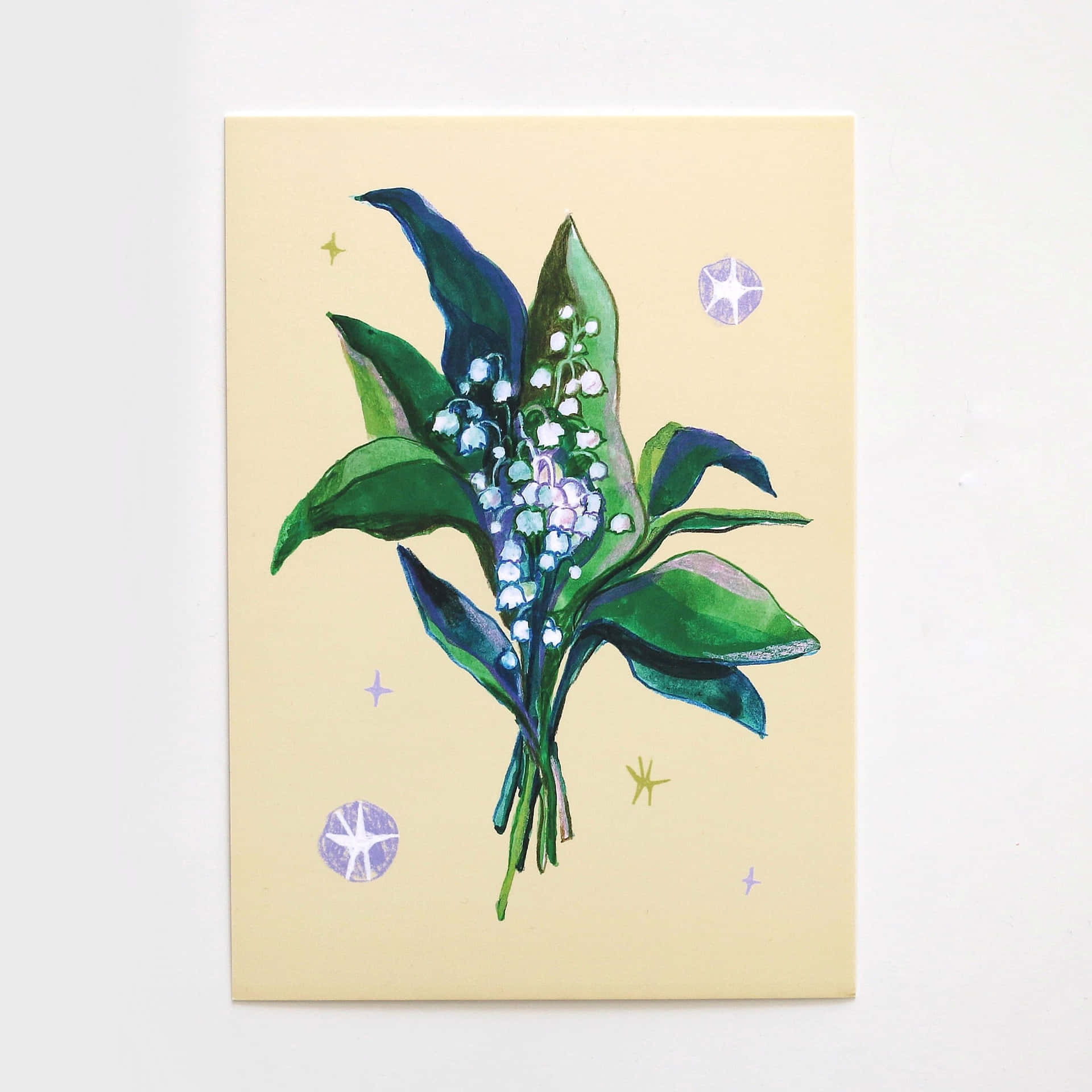  壁紙 — 一幅精緻的水彩插圖，描繪了一束鈴蘭花，配有綠葉和小白鈴鐺，背景是柔和的奶油色，點綴著微妙的星形圖案。