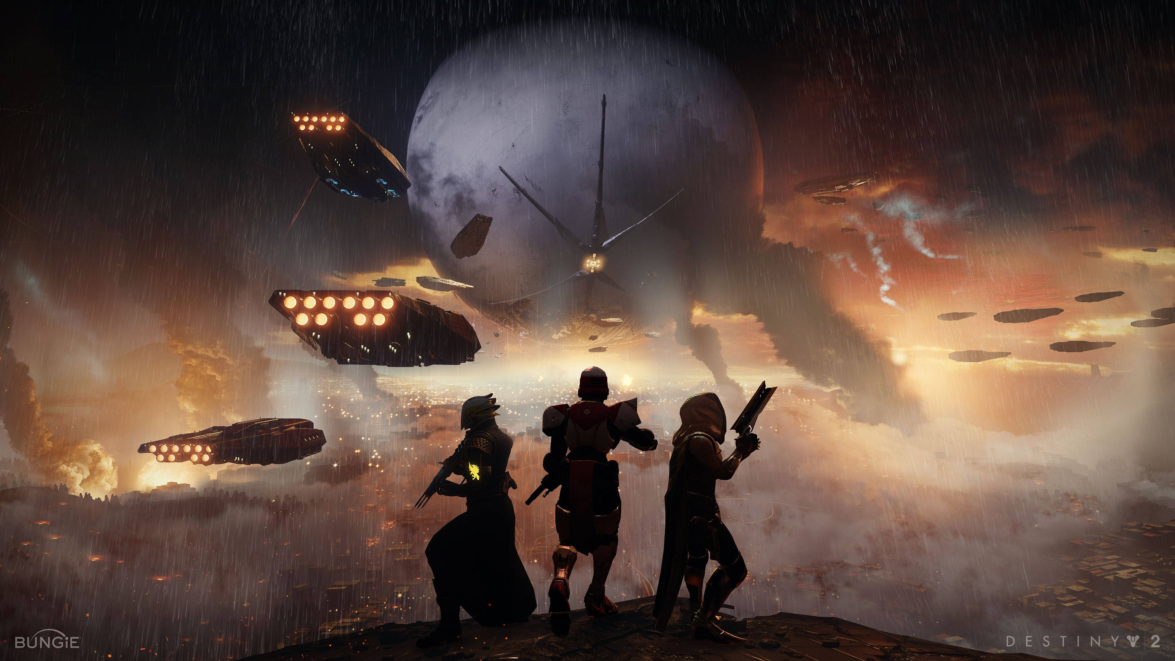 揭開《Destiny 2》的奧秘 壁紙 — 三個身穿盔甲的人物站在懸崖上，看著發光的太空船在風暴般的外星天空中飛過一個巨大的月亮。