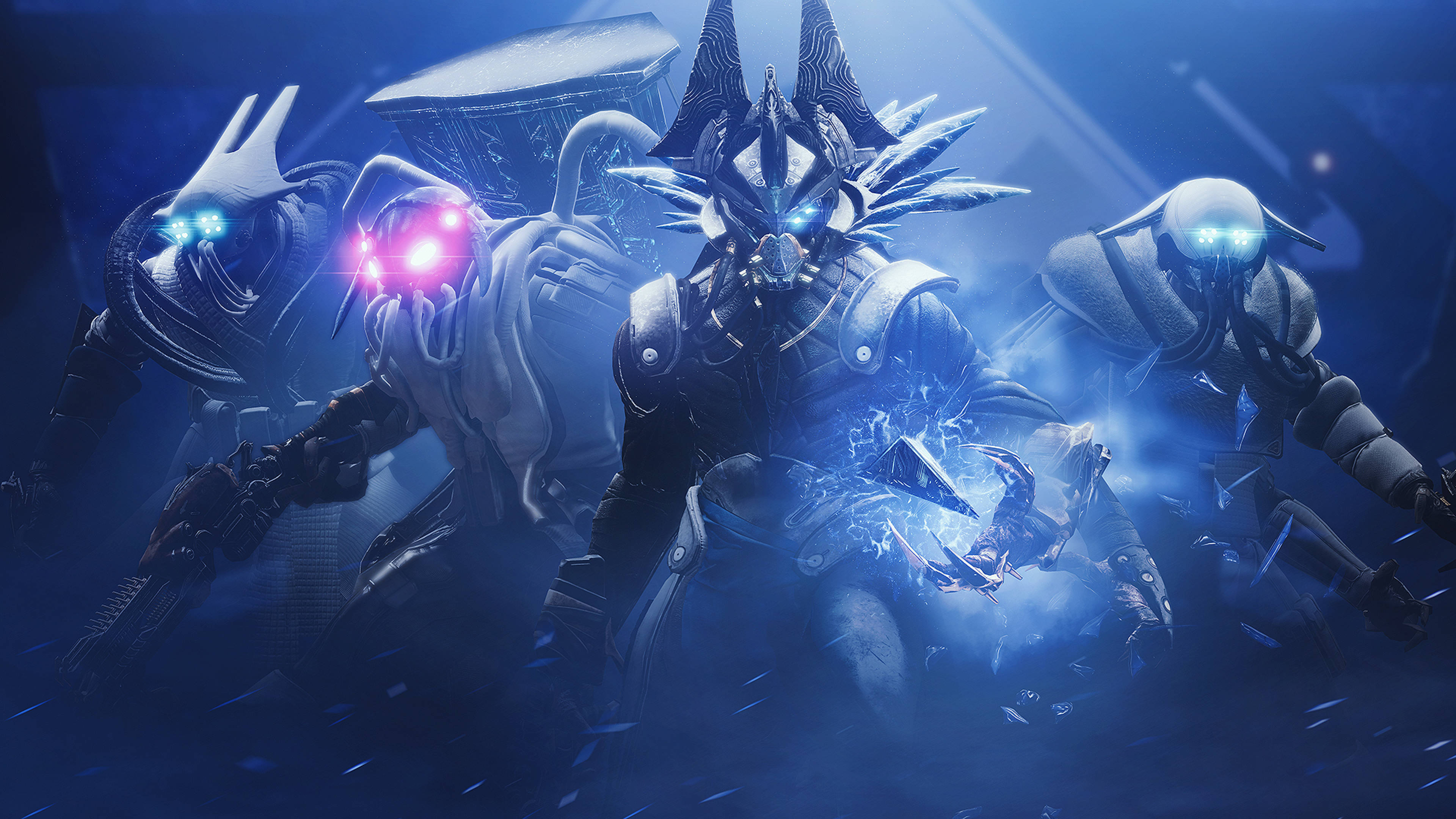《Destiny 2：Beyond Light》反派與厄拉米斯 壁紙 — 三個裝甲機械戰士，擁有發光的眼睛和鋒利的尖刺，站在深藍色的未來戰場上。