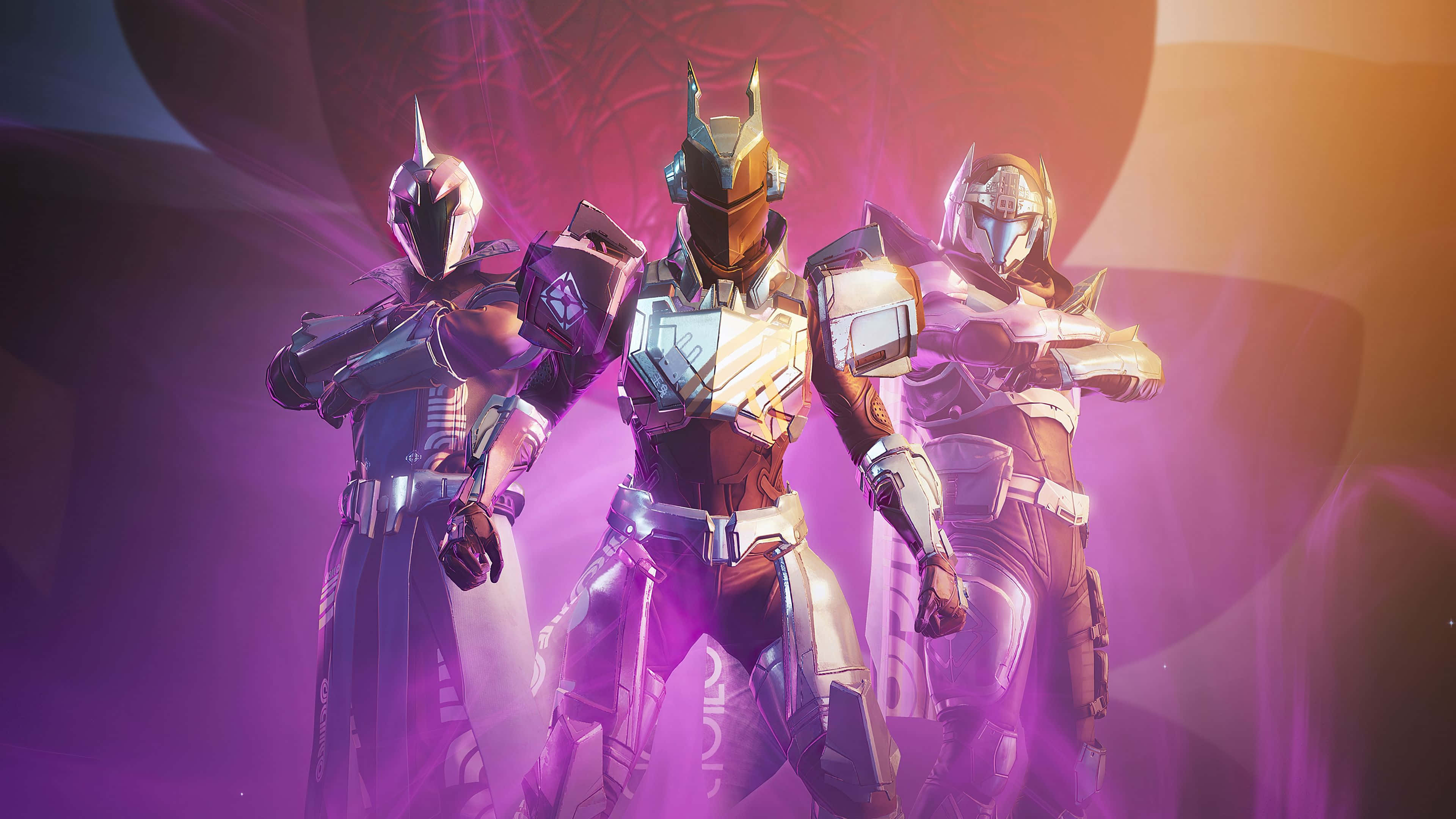 守護者之守護者：《Destiny 2》中守護人類的使命 壁紙 — 三名身穿裝甲的未來戰士自信地站在一個發光的紫色和橙色星雲狀環境中。