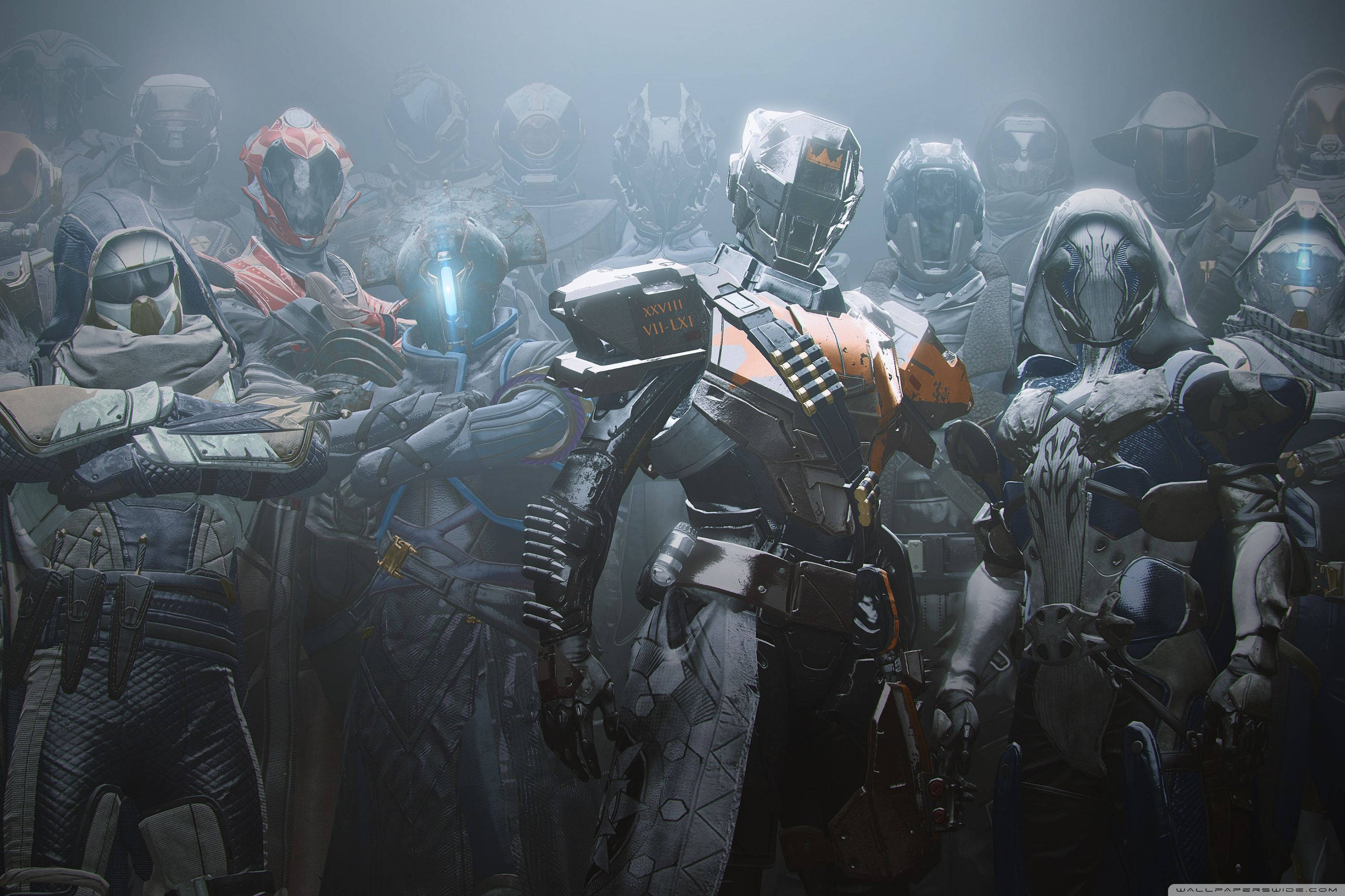 Destiny 2 Shadowkeep 士兵戰士 壁紙 — 一群身穿裝甲的未來戰士，身處迷霧籠罩、光線昏暗的環境中，頭盔上帶有發光的藍色裝飾。