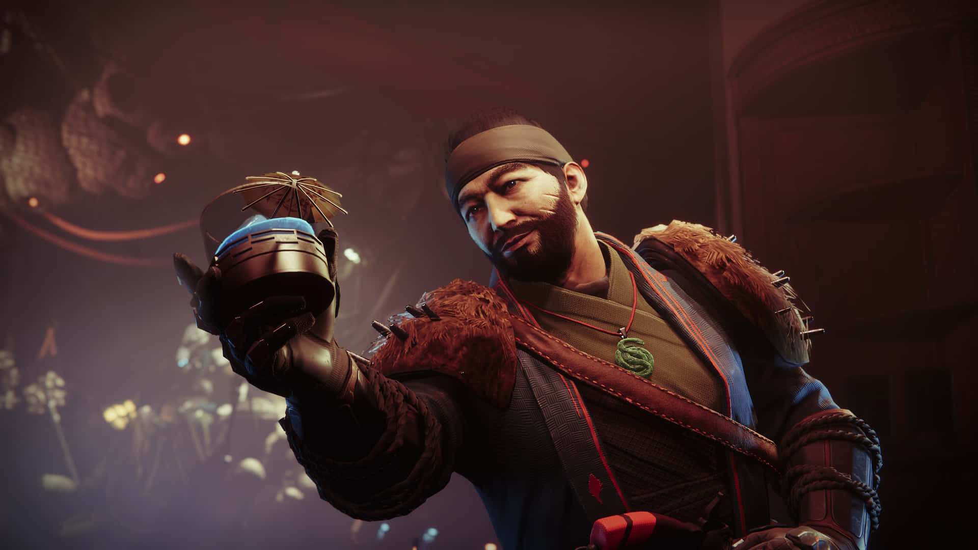 《Destiny 2》流浪者遞出光點 壁紙 — 一位留鬍鬚的戰士身穿暗色盔甲，在掛有燈籠的昏暗氛圍天花板下握著一顆發光的球體。