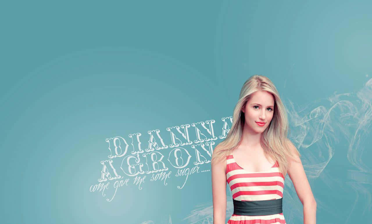 dianna agron 桌布 壁紙 — Dianna Agron 身穿紅白條紋連衣裙，在柔和的青綠色背景上微笑，帶有旋轉煙霧效果。