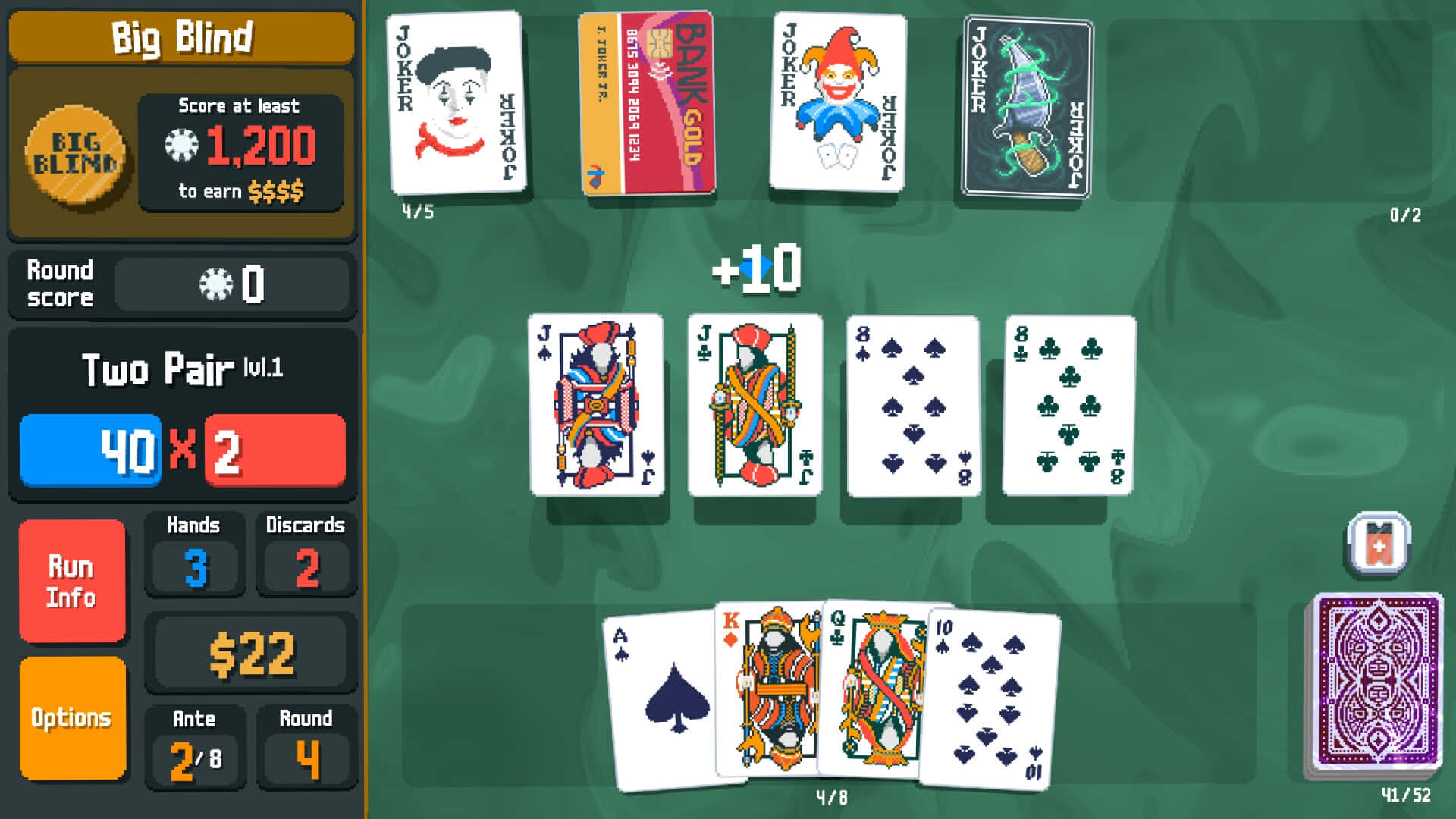  壁紙 — 一個數碼撲克遊戲介面在綠色氈桌上展示了一手獲勝的兩對牌，配有彩色小丑牌和分數指示器。