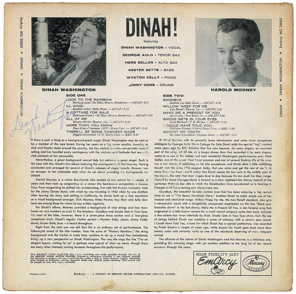 Dinah Washington 新聞剪報 壁紙 — Dinah Washington 的復古 1950 年代爵士樂專輯封面，在陳舊的奶油色紙上帶有手寫簽名和曲目列表。