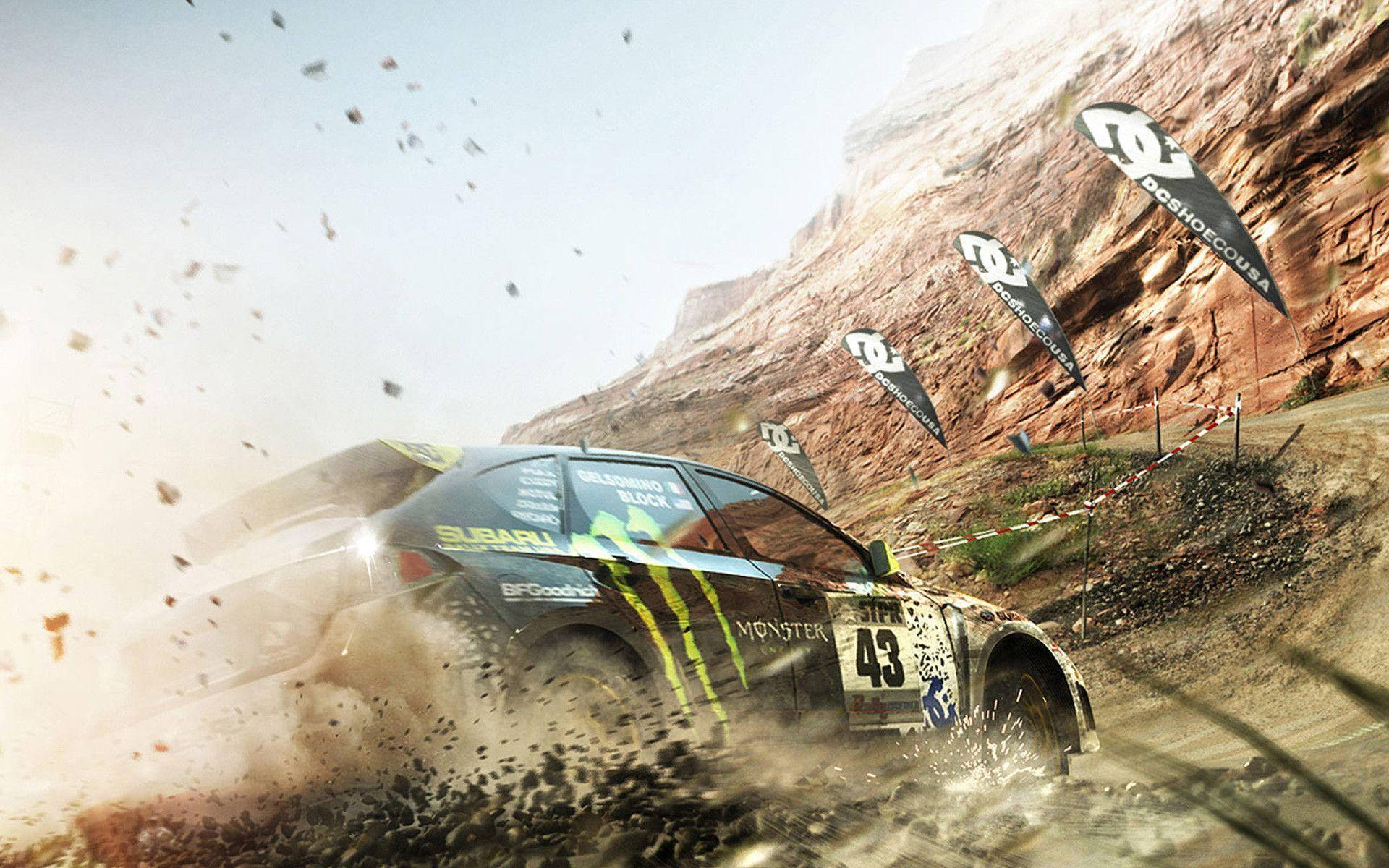 Dirt 3 速霸陸漂移 壁紙 — 一輛拉力賽車在塵土飛揚的峽谷小徑上疾馳，在明亮的日光下濺起泥漿和碎片。