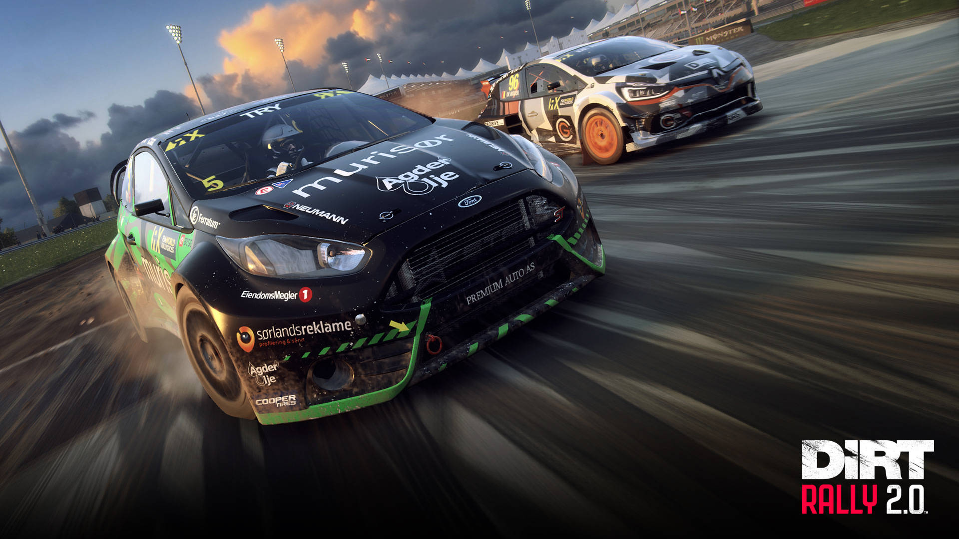 《Dirt Rally》競速賽車 壁紙 — 兩輛拉力賽車在戲劇性的暮色天空下，在潮濕的賽道上並排競速，帶有動態模糊效果。