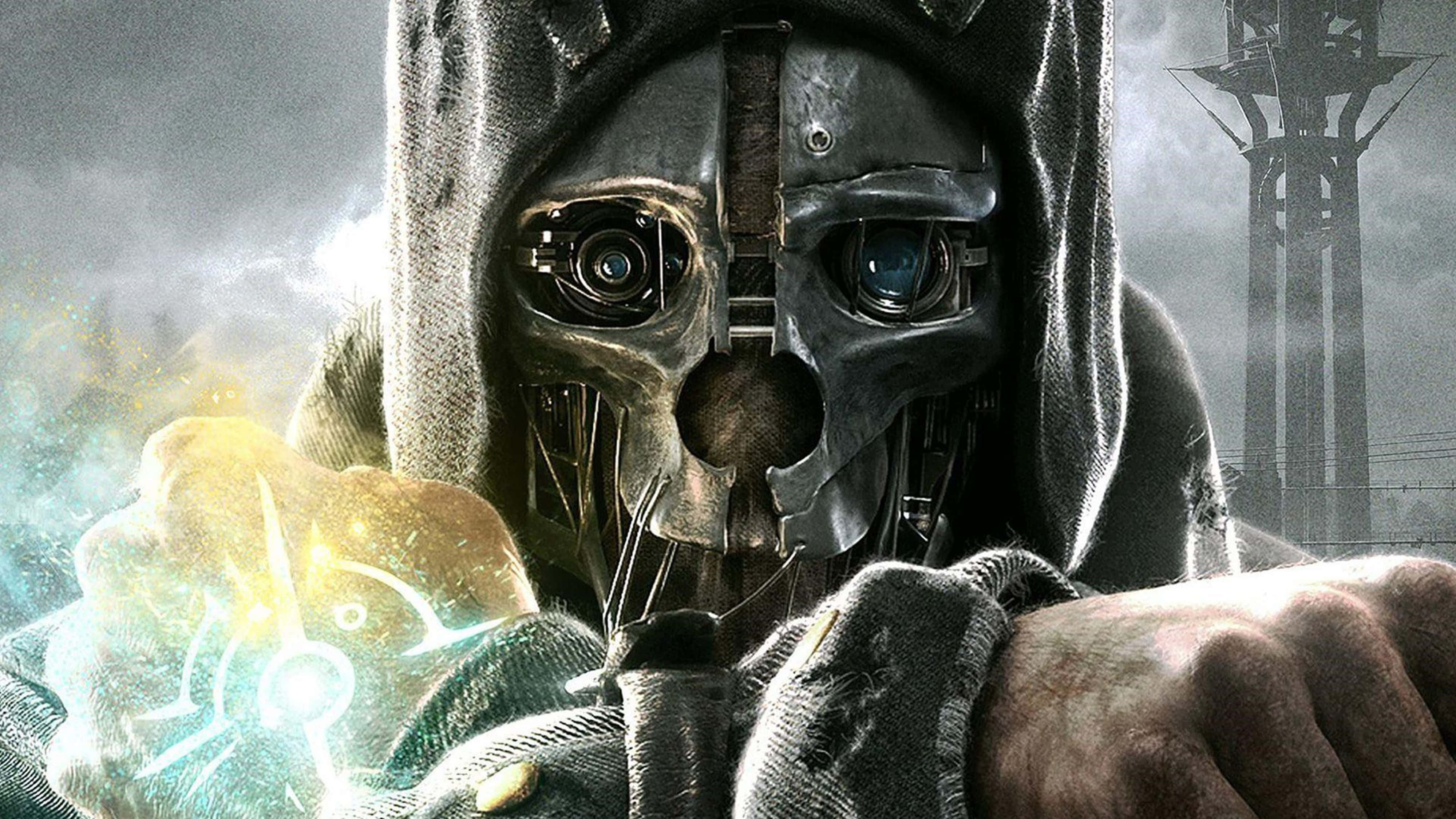 《Dishonored》4K特寫：科沃·阿塔諾 壁紙 — 一個戴著機械骷髏面具的兜帽人物在陰暗的工業環境中引導發光的能量。