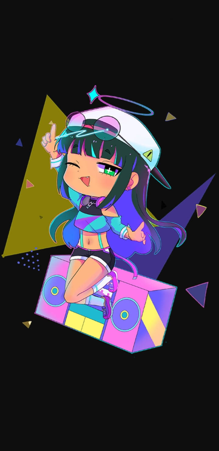 DJ Ramunade Gacha Club 壁紙 — 一個充滿活力的動漫女孩，擁有青色頭髮和白色帽子，在黑色背景上帶有幾何形狀的彩色音箱上跳舞。