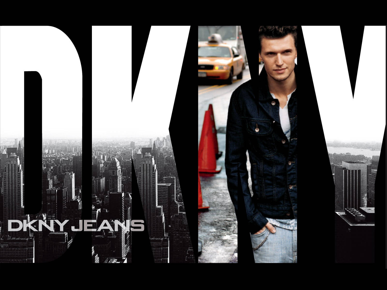 DKNY男裝海報 壁紙 — 一名身穿牛仔褸的男子自信地站在黑白城市景觀前，粗體白色DKNY字樣框住場景。
