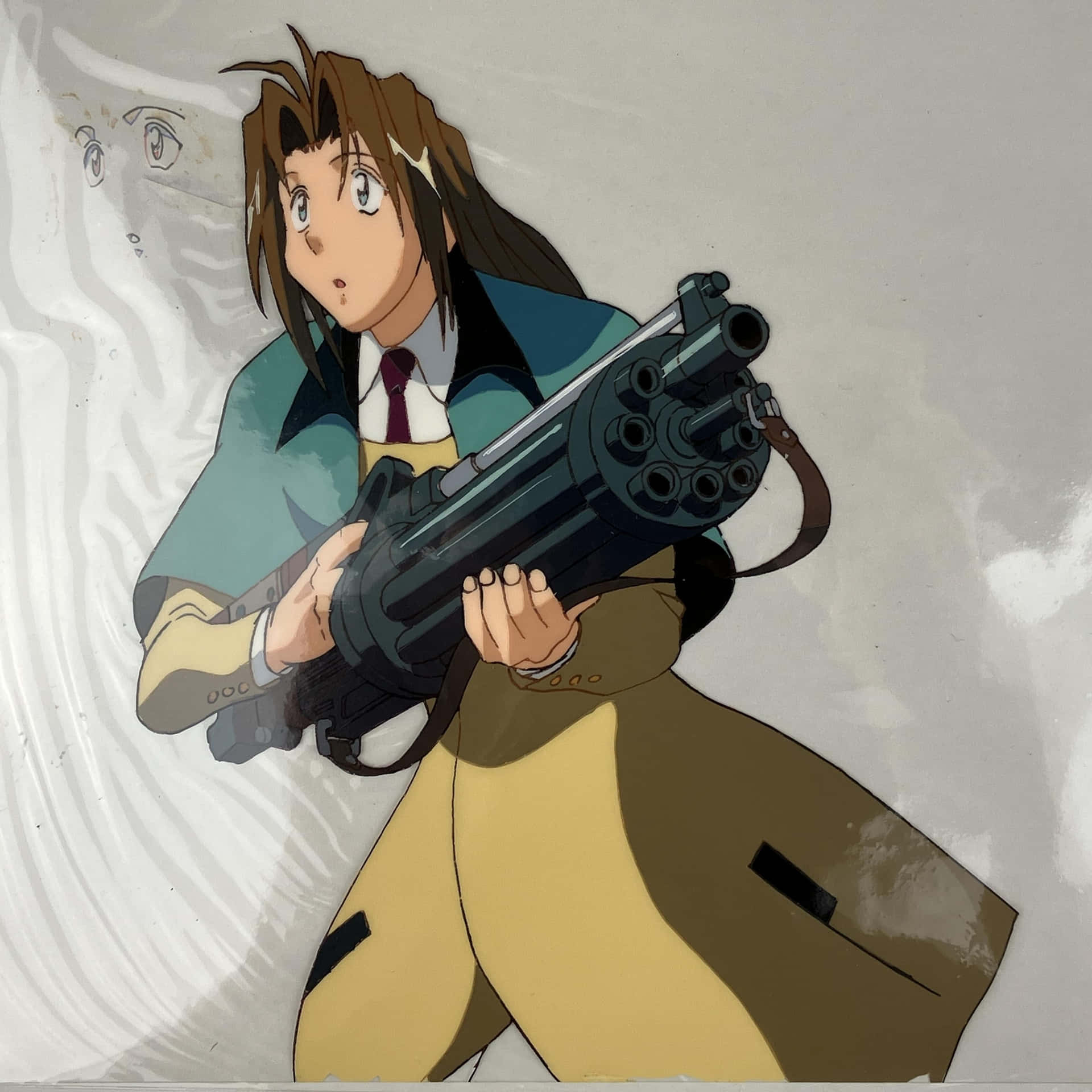  壁紙 — 一位棕色頭髮的動漫女孩穿著風衣和校服，在旋轉的白色背景前拿著一把大型黑色機槍。