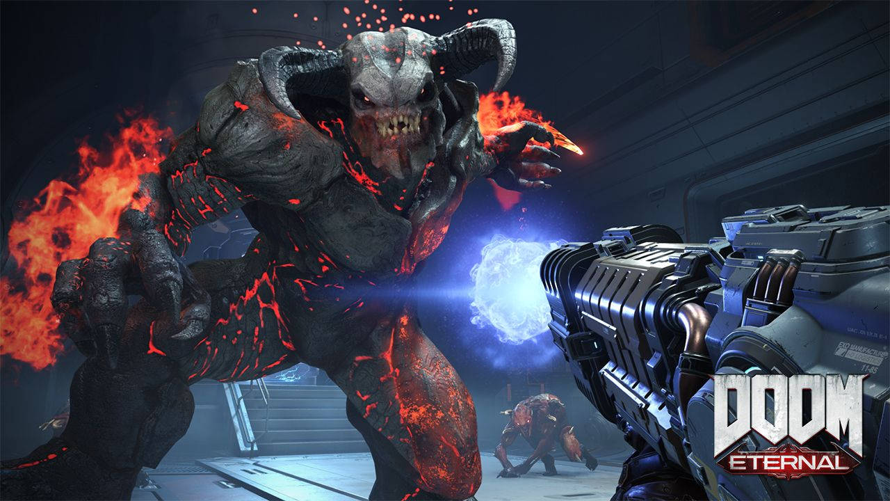 《Doom Eternal》中的地獄主宰——最強地獄戰士 壁紙 — 一個帶有發光紅色熔岩脈絡的惡魔生物，在黑暗的科幻走廊中撲向一個揮舞著未來武器的玩家。