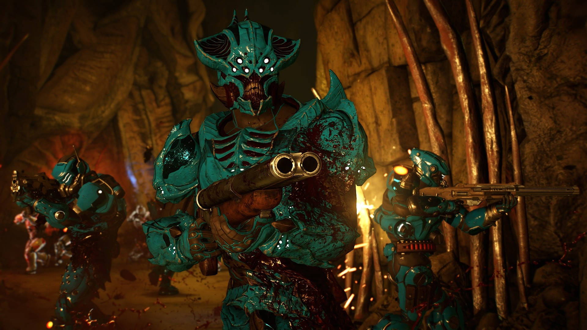 DOOM HD 定製惡魔裝甲壁紙 壁紙 — 身穿青綠色裝甲、眼睛發光的外星戰士，在火花與鮮血四濺的熾熱洞穴中手持武器站立。