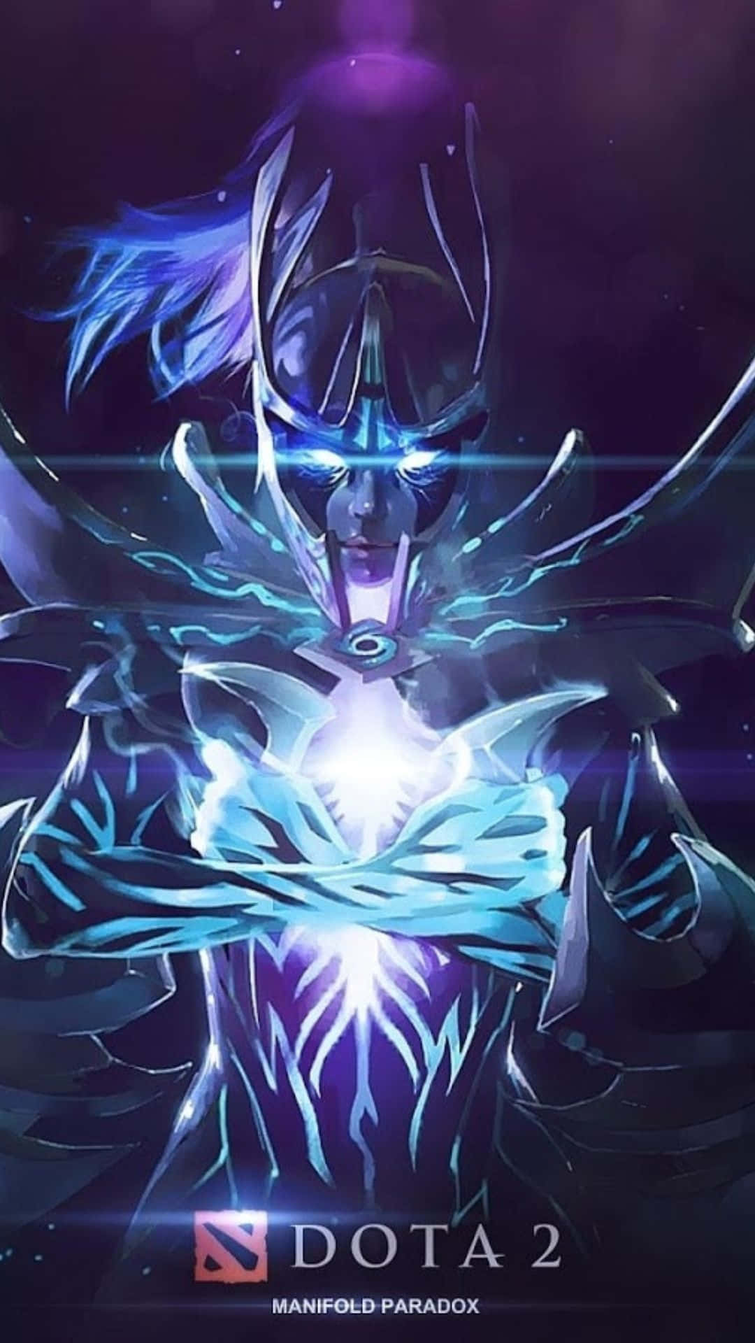 Dota 2 幻影刺客 Arcana 海報 Android 壁紙 — 一個發光的藍色裝甲英雄，擁有發光的眼睛和飄逸的頭髮，站在深紫色宇宙背景前。